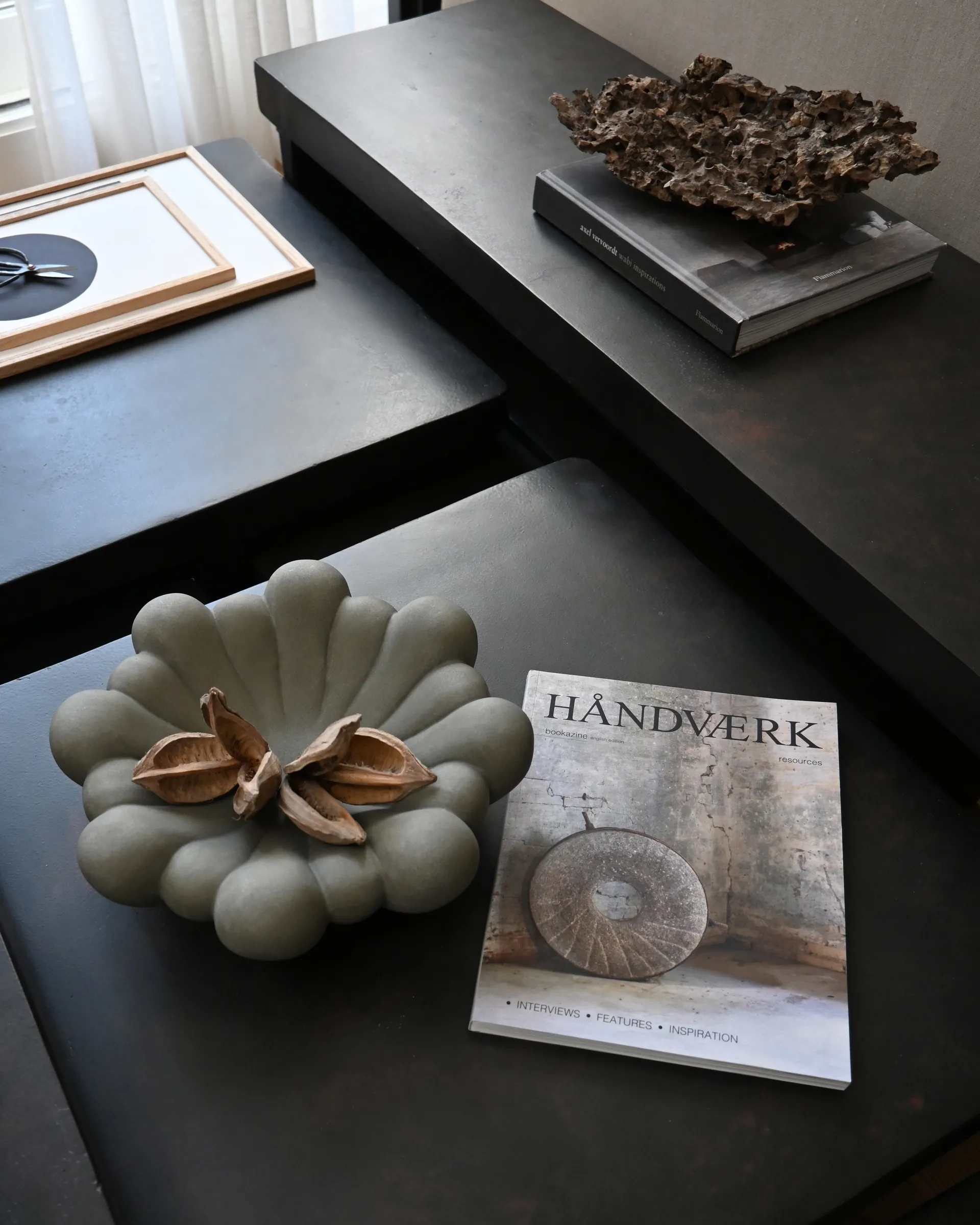 Cuenco medio Bloom Tray Ø28,5 cm, Dark grey 101 Copenhagen