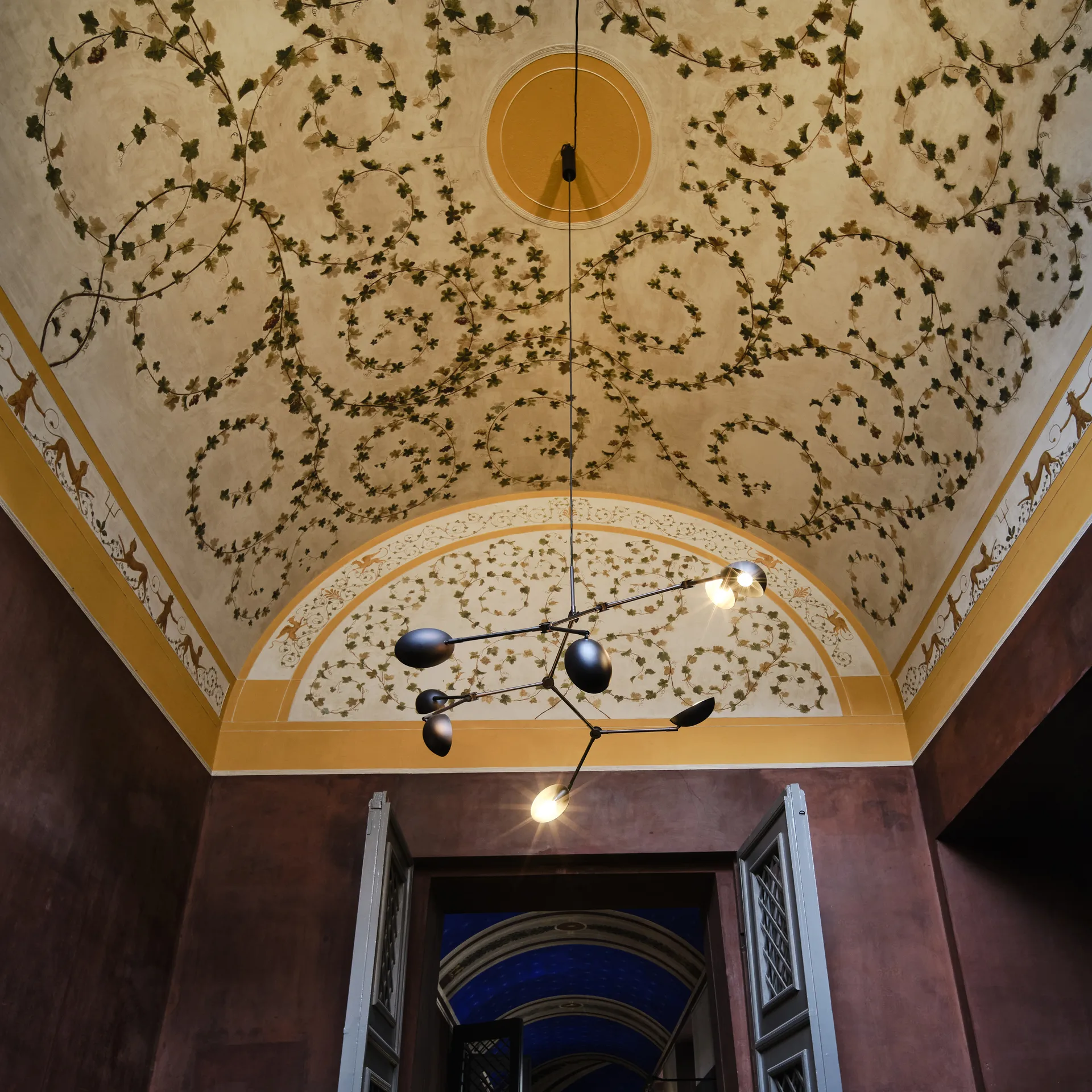 Lámpara de araña Drop Chandelier, Burned black 101 Copenhagen