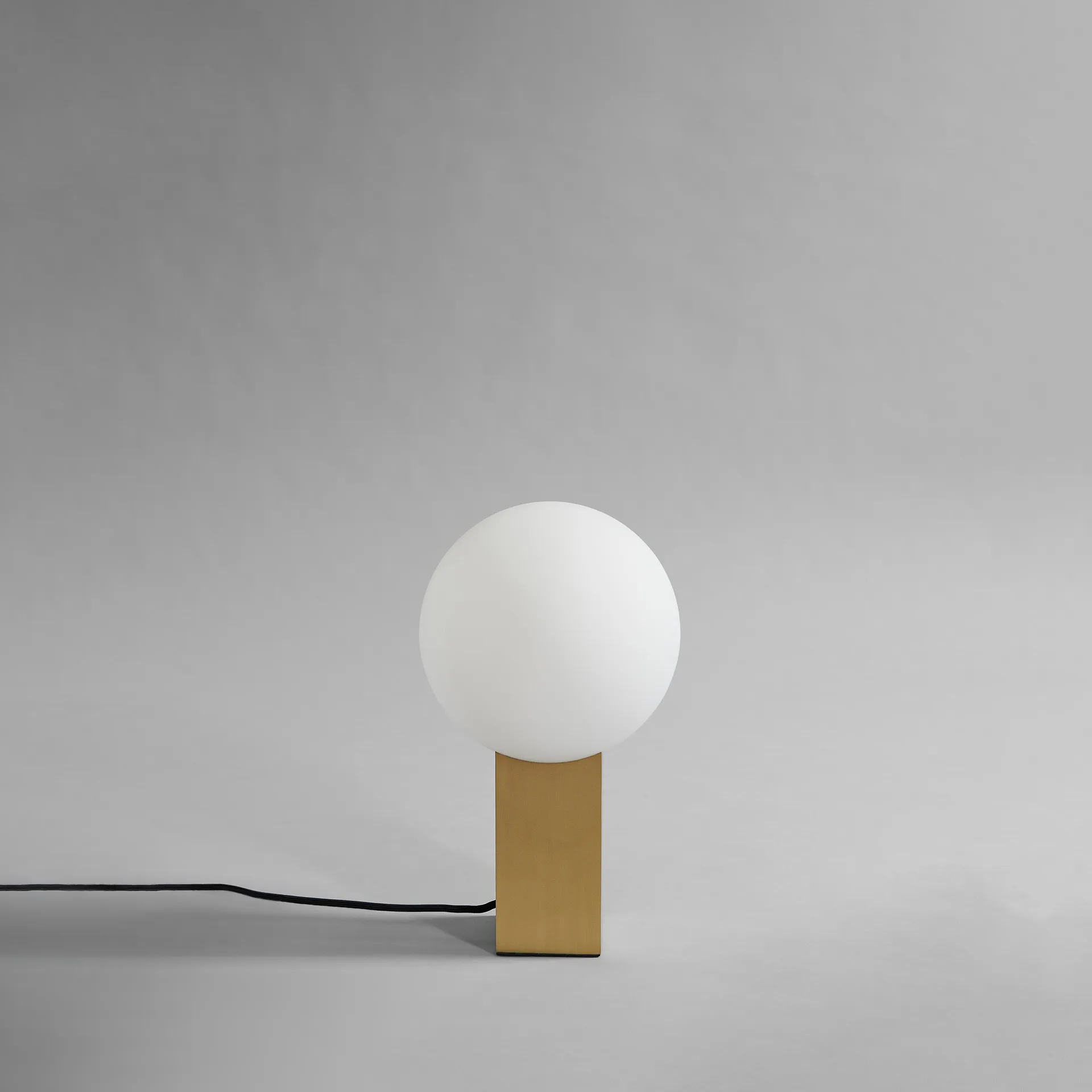 Lámpara de mesa Hoop 34 cm, Latón 101 Copenhagen