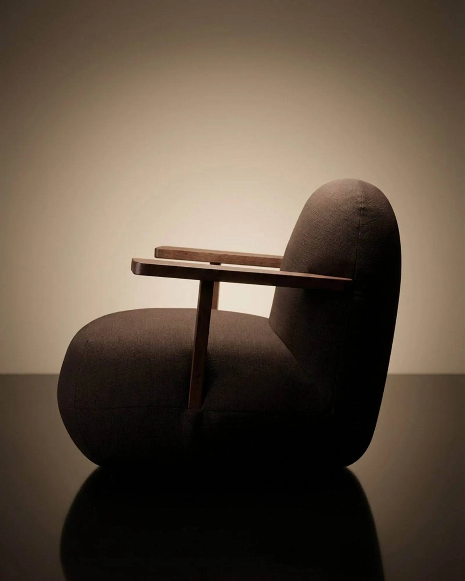 Sillón con reposabrazos Toe chair, Classic brown oak-dark brown 101 Copenhagen