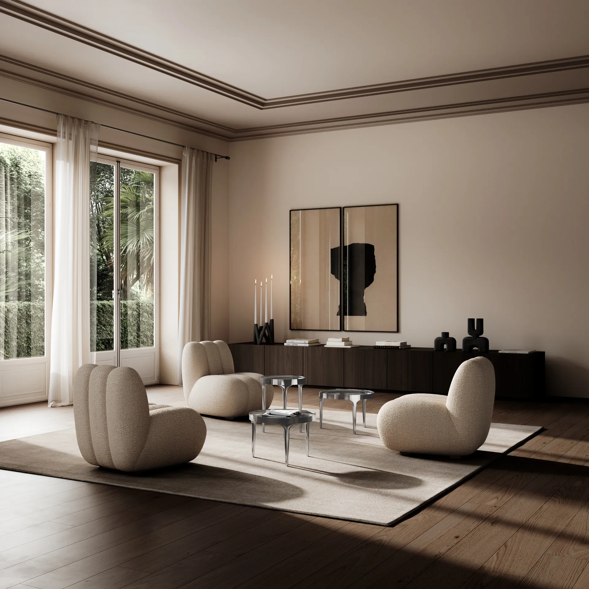 Salón 101 Copenhagen: tres sillones bouclé beige curvados, tres mesas de centro metálicas y jarrones escultóricos negros.