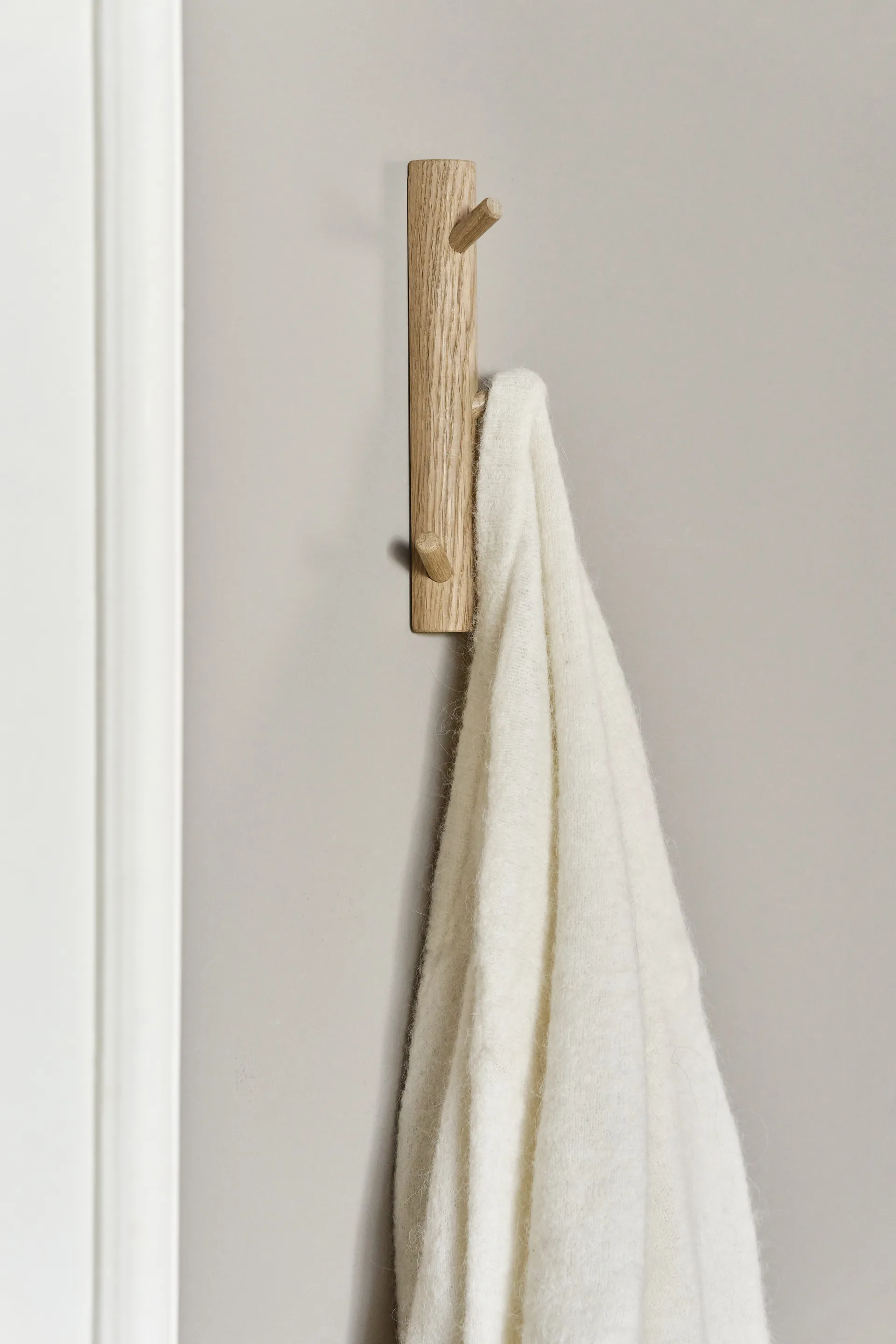 Colgador vertical Allsarp con 3 ganchos, Roble 1898