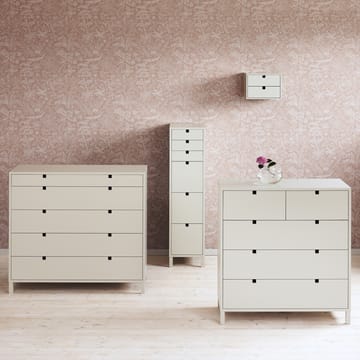 Chiffonier pequeño con seis cajones.