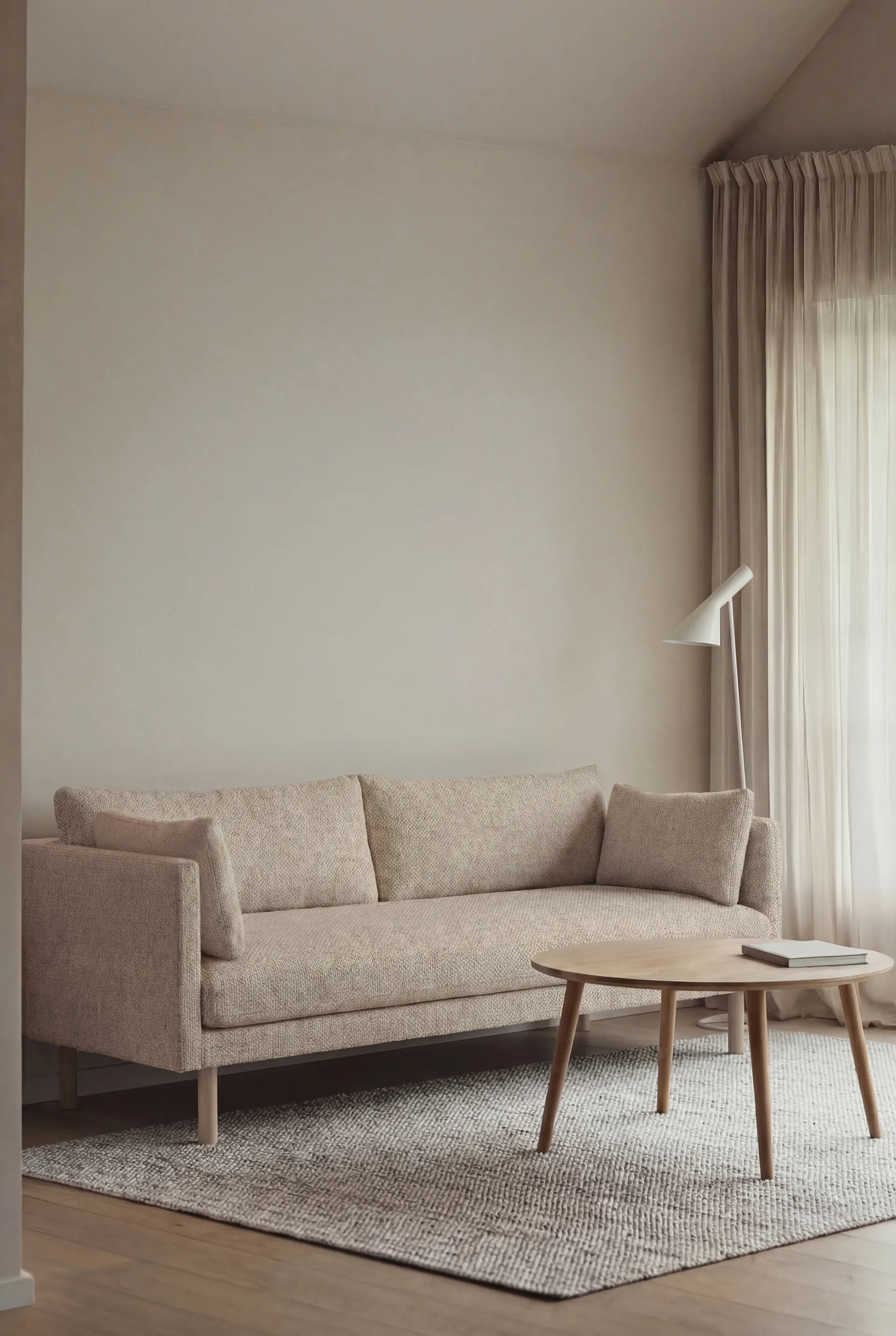 Sofá Linnevik, Bern Beige 0341-roble blanco aceitado, 3 plazas, sin faldón 1898