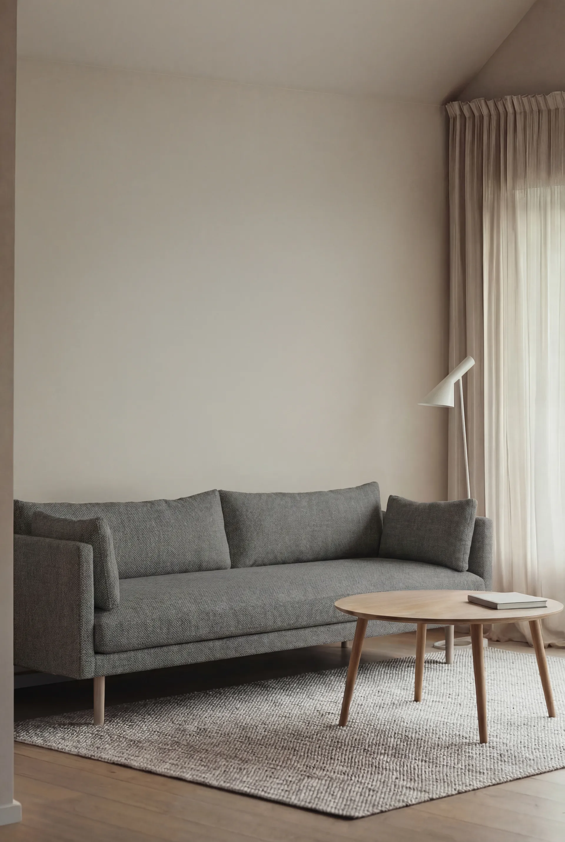 Sofá Linnevik, Caleido Grey 1240-roble blanco aceitado, 4 plazas, sin faldón 1898