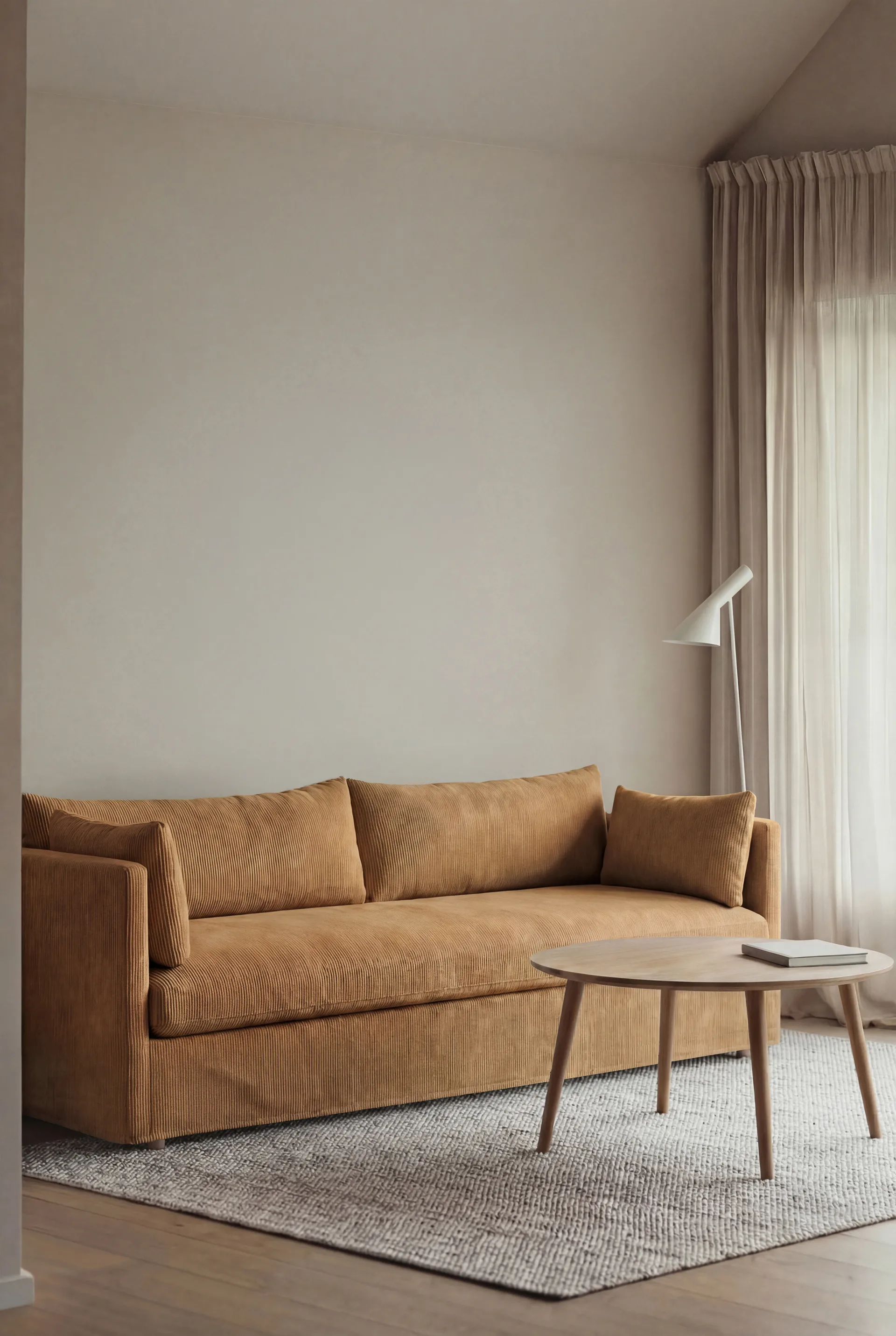 Sofá Linnevik, Jump honey 1959-roble blanco aceitado, 4 plazas, con faldón 1898