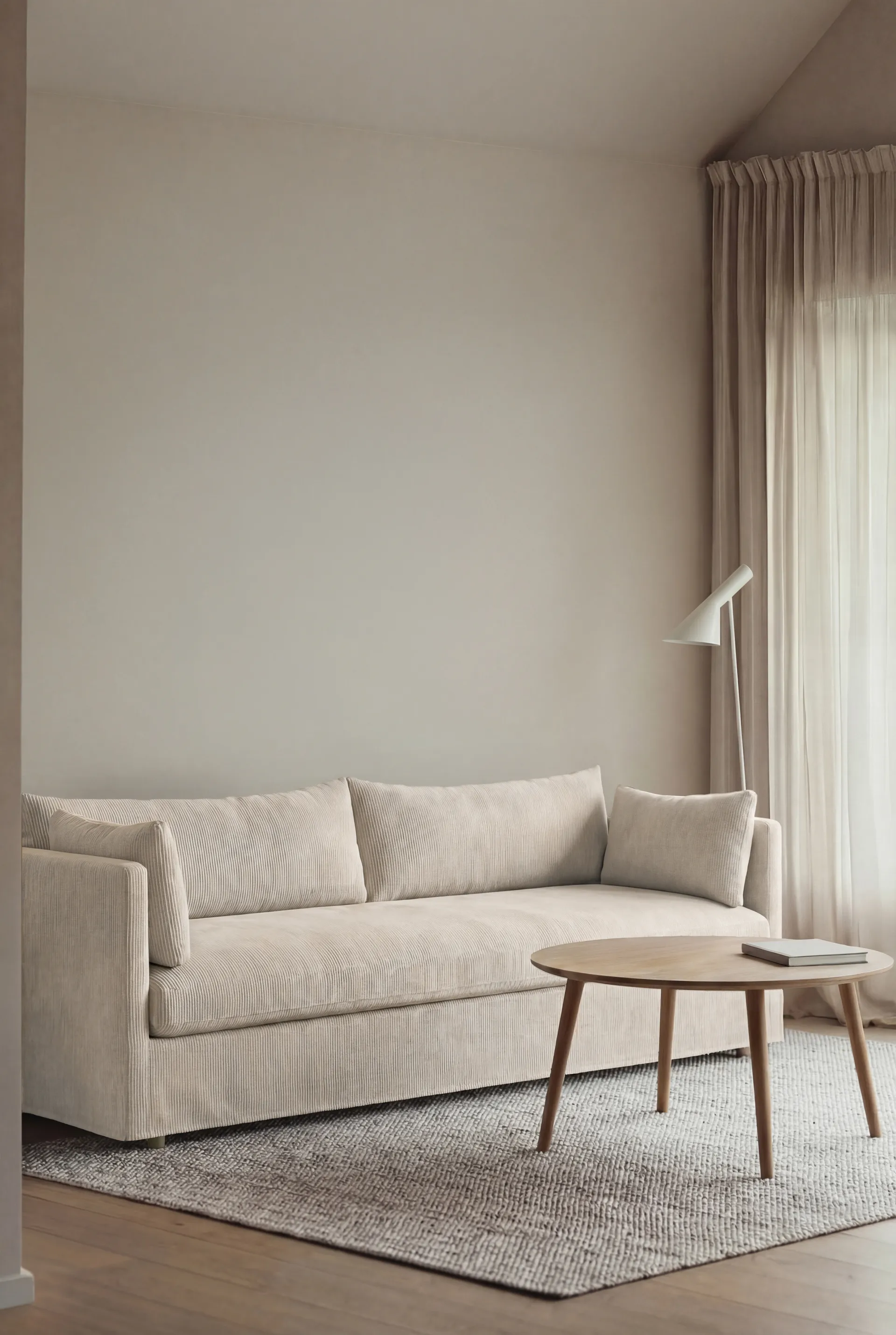 Sofá Linnevik, Jump off white 1954-roble blanco aceitado, 4 plazas, con faldón 1898