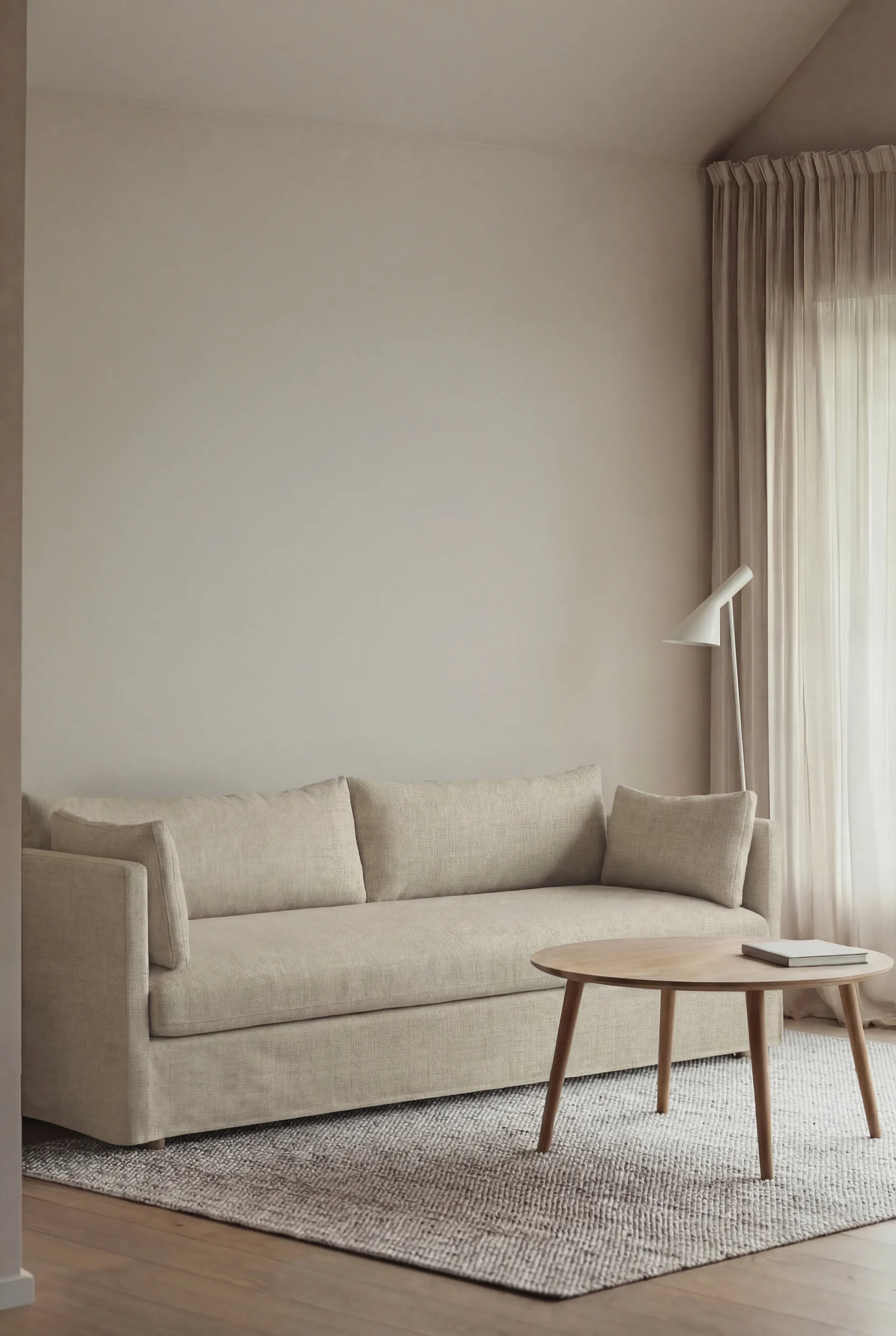 Sofá Linnevik, Luiza beige 3981-roble blanco aceitado, 4 plazas, con faldón 1898