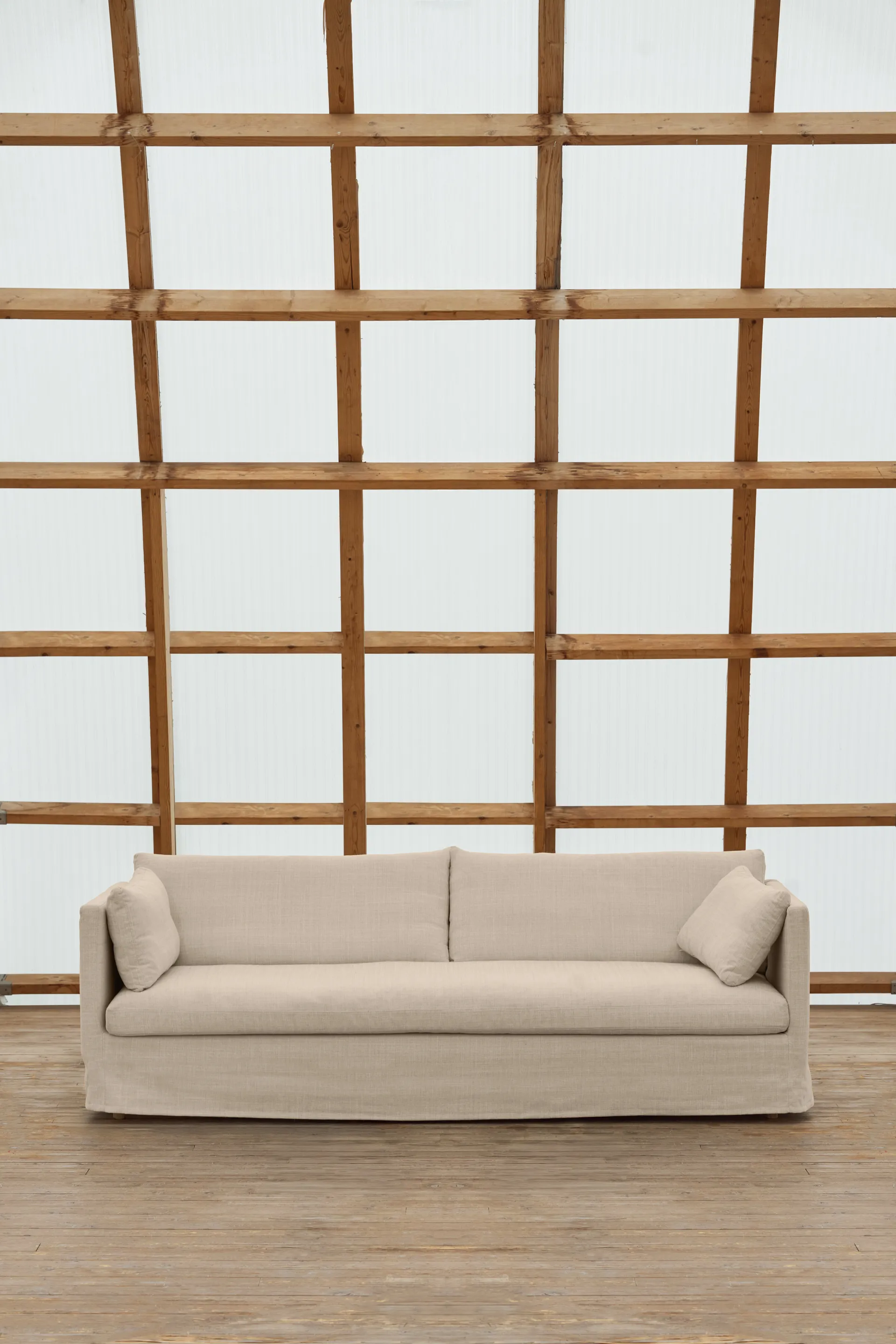 Sofá Linnevik, Same Beige 6670-roble blanco aceitado, 4 plazas, con faldón 1898