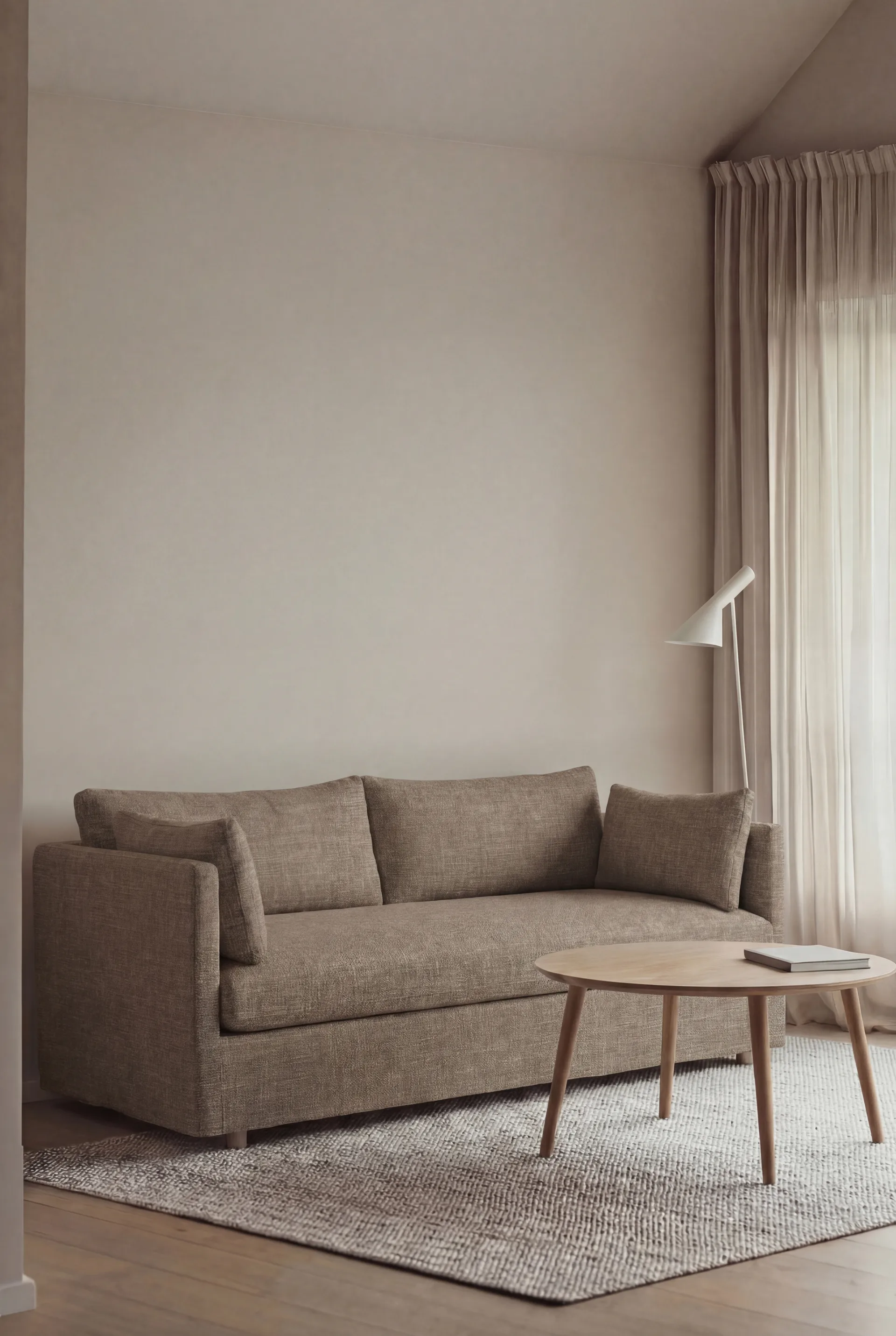 Sofá Linnevik, Same Mole 6674-roble blanco aceitado, 2 plazas, con faldón 1898