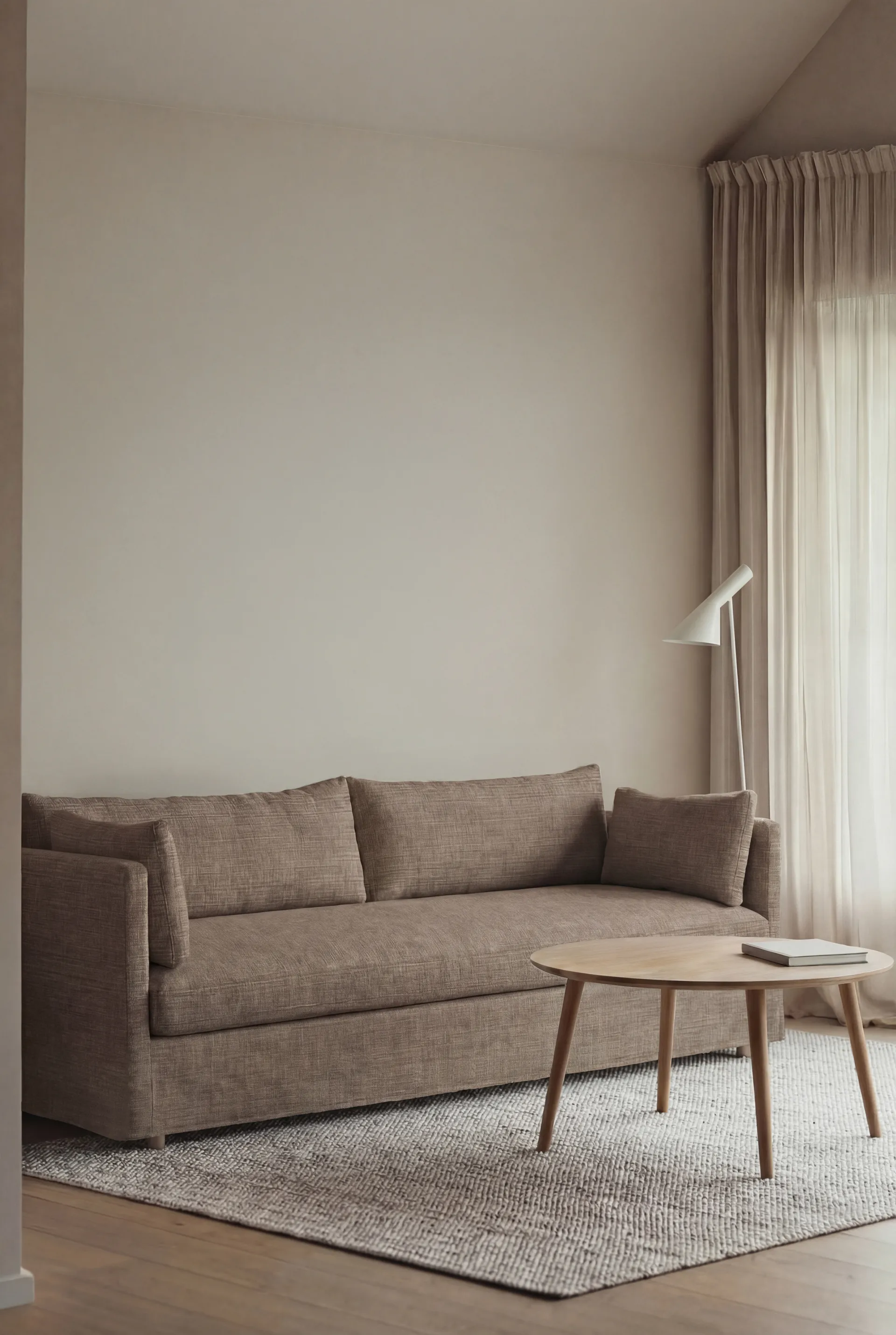 Sofá Linnevik, Same Mole 6674-roble blanco aceitado, 4 plazas, con faldón 1898