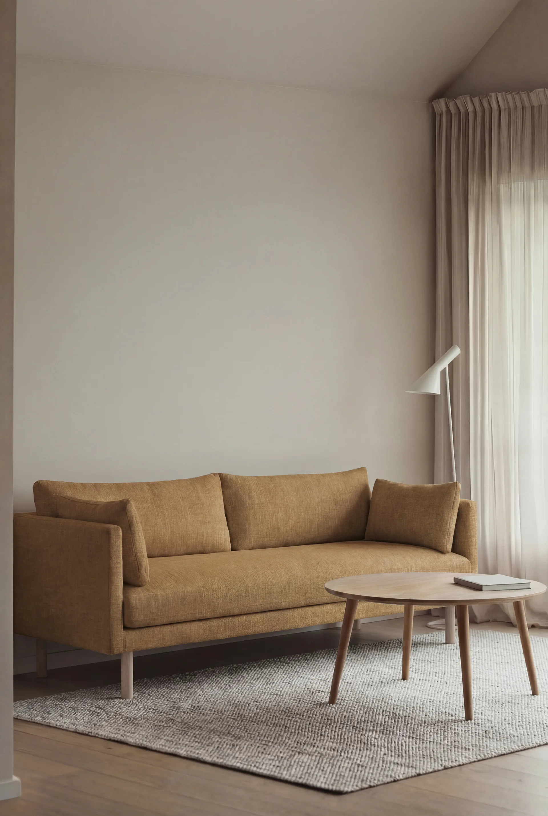 Sofá Linnevik, Same Ochre 6676-roble blanco aceitado, 3 plazas, sin faldón 1898