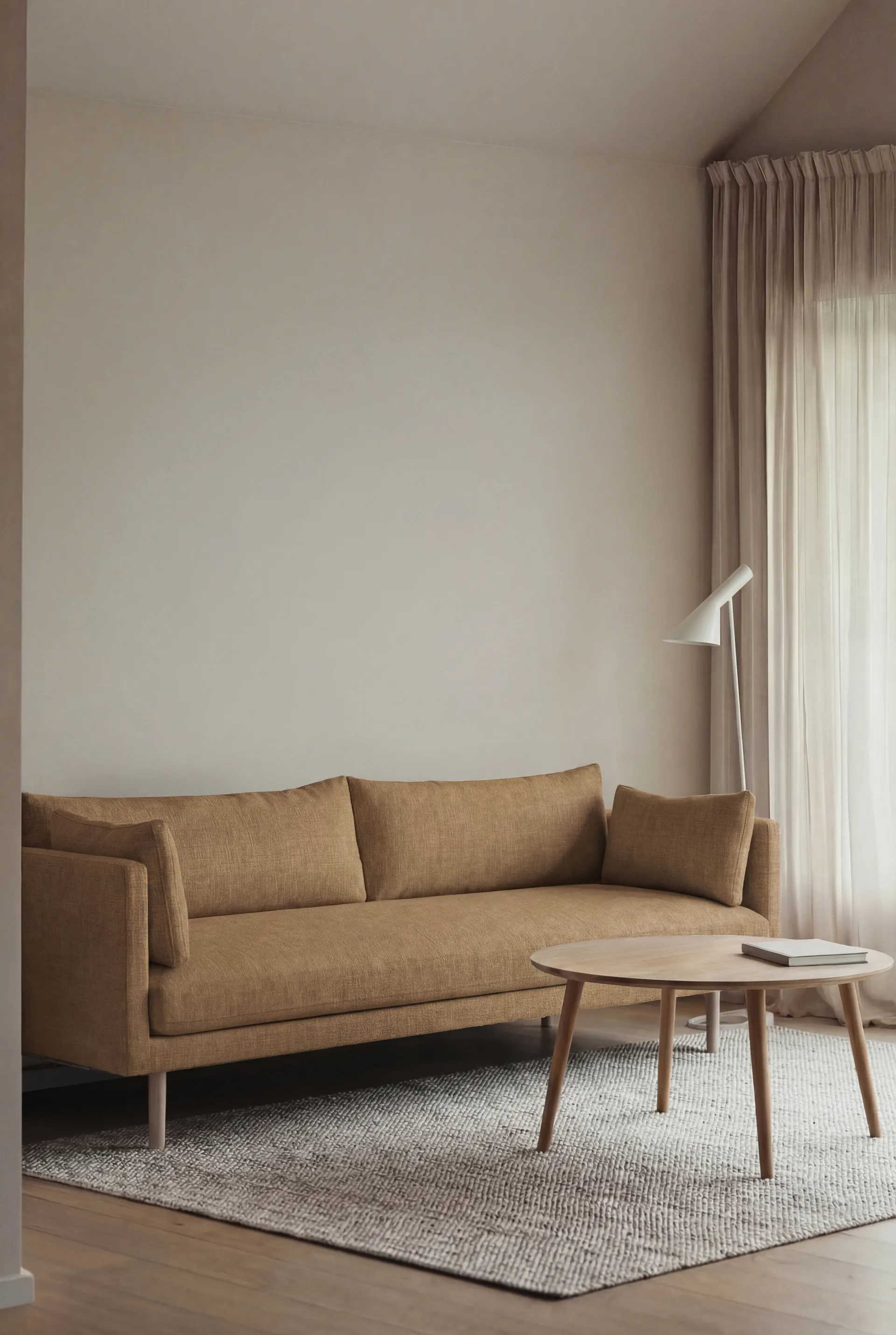 Sofá Linnevik, Same Ochre 6676-roble blanco aceitado, 4 plazas, sin faldón 1898