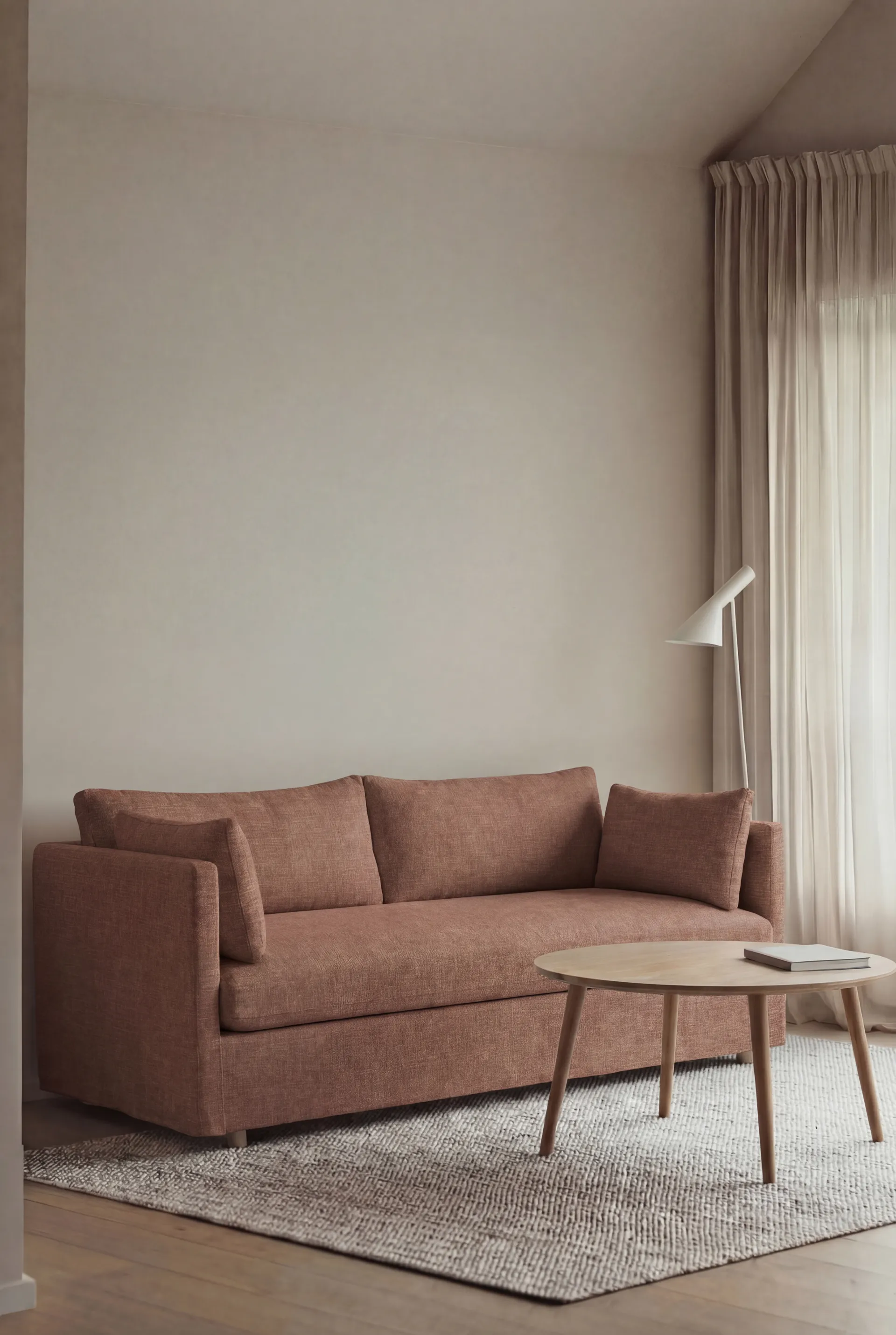 Sofá Linnevik, Same Rust 6675-roble blanco aceitado, 2 plazas, con faldón 1898