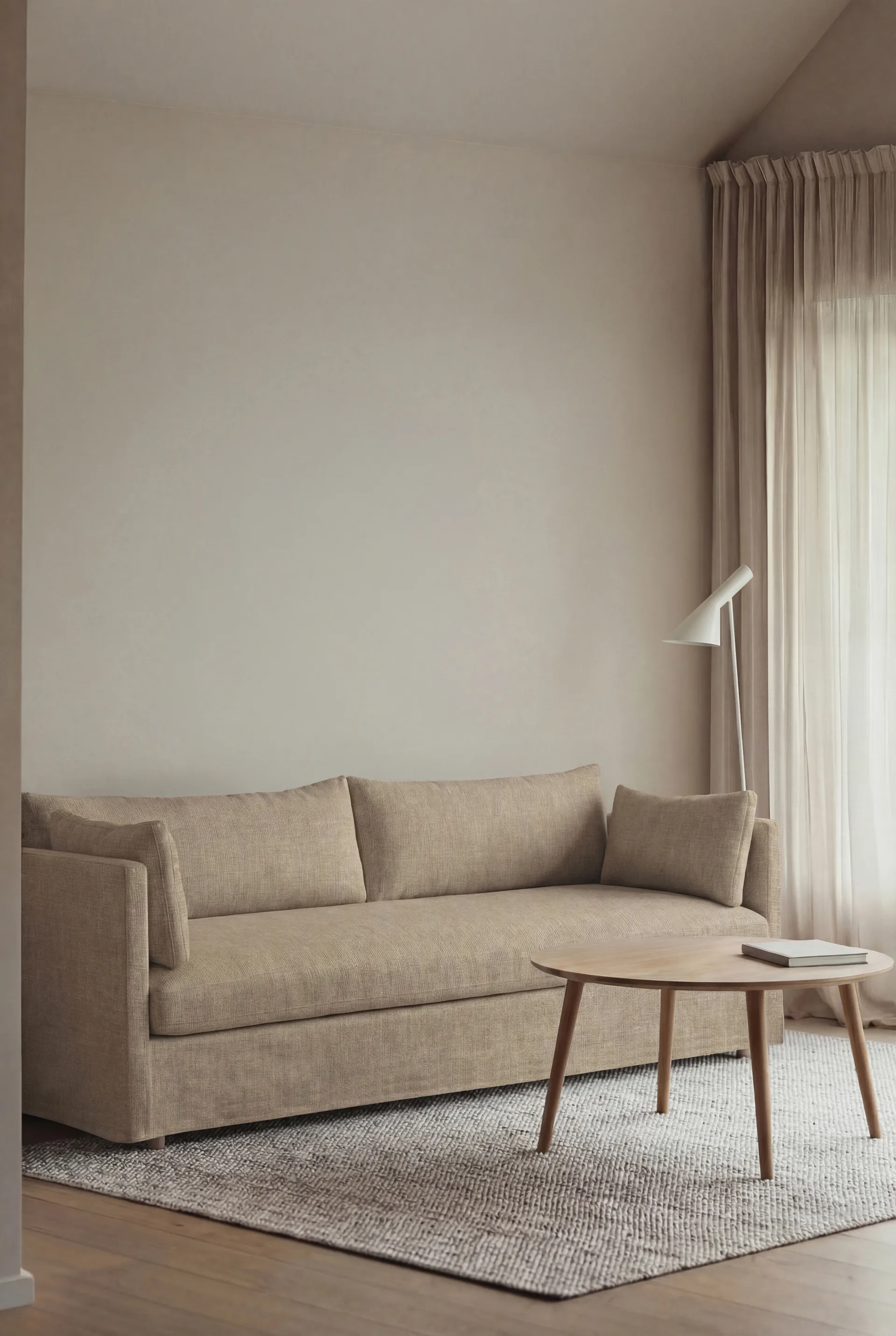 Sofá Linnevik, Same Sand 6672-roble blanco aceitado, 4 plazas, con faldón 1898