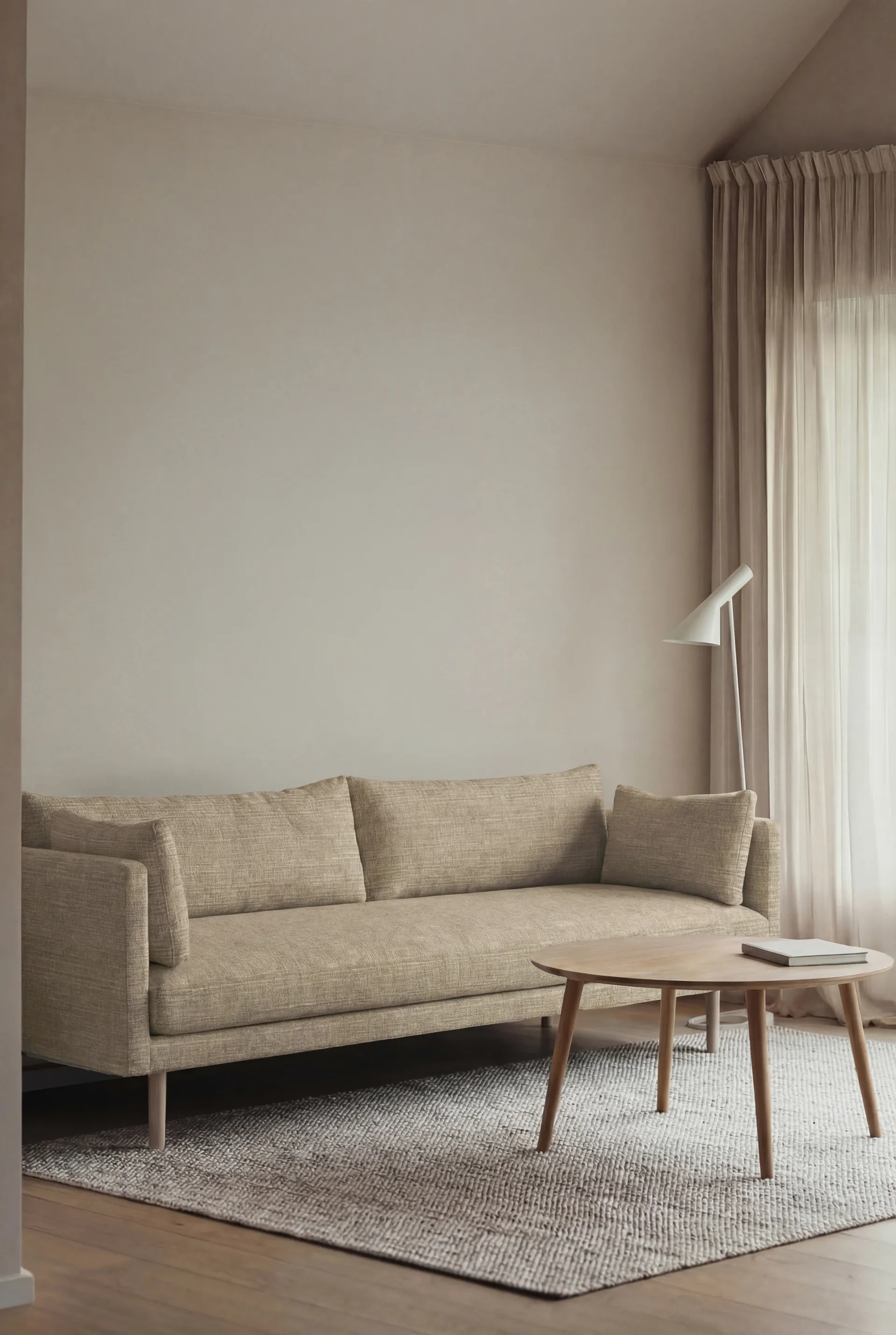 Sofá Linnevik, Same Sand 6672-roble blanco aceitado, 4 plazas, sin faldón 1898
