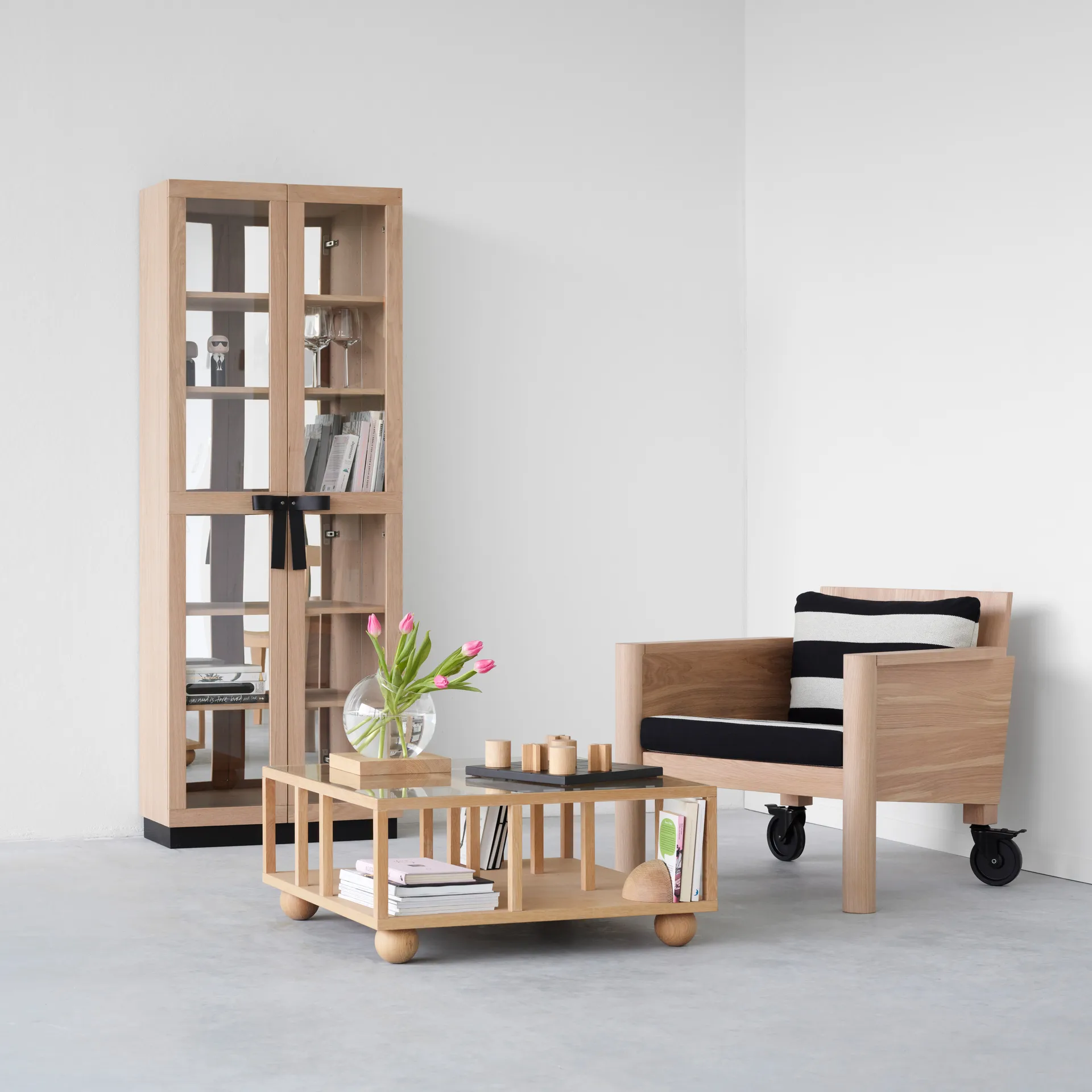 Vitrina The Bow, Roble aceitado blanco A2