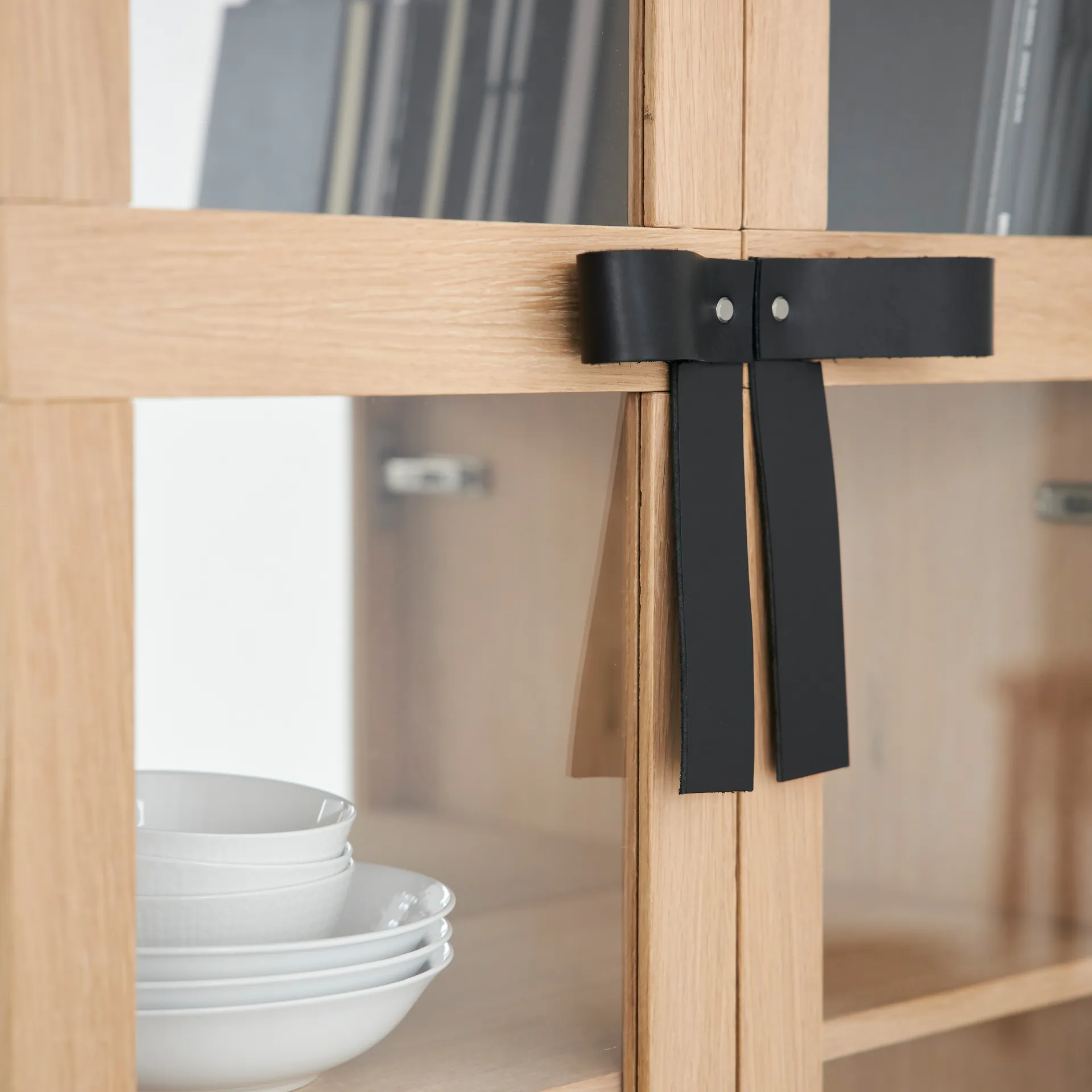 Vitrina The Bow, Roble aceitado blanco A2