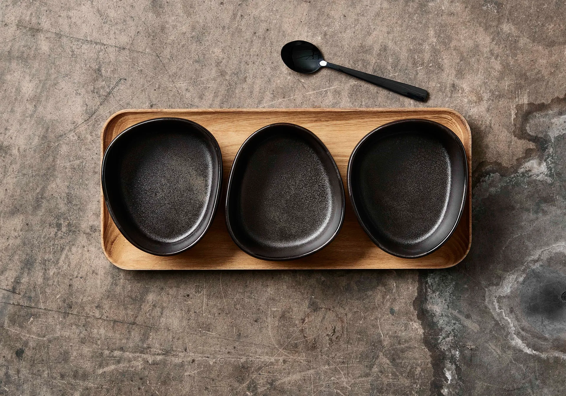 4 Cucharas de postre Raw, negro Aida