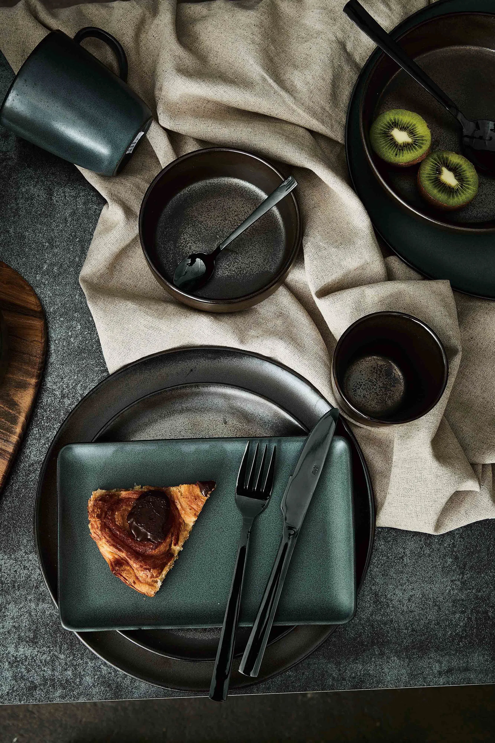 Cubertería Raw 60 piezas, Black Aida