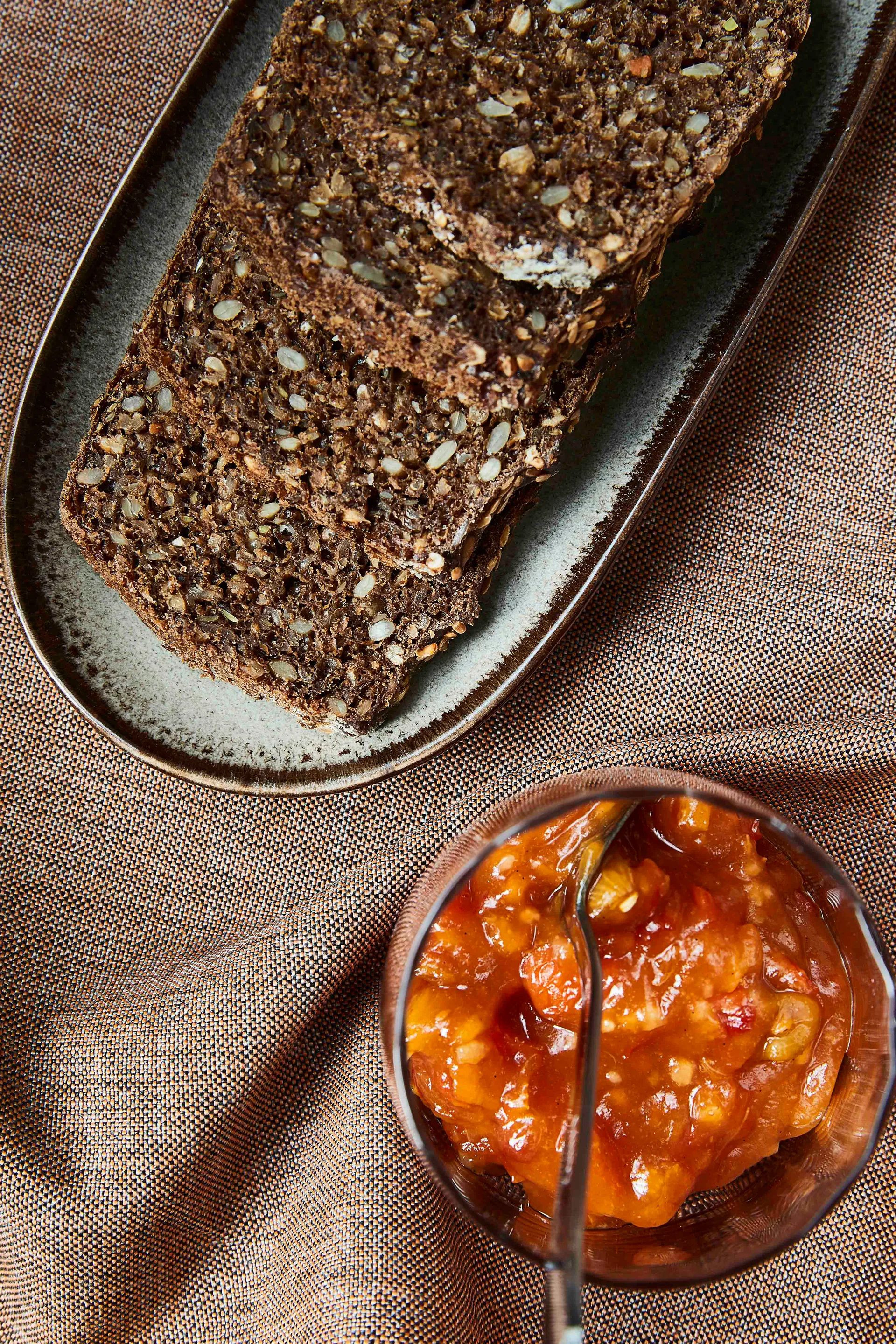 Plato ovalado Søholm Sonja 12,3x25,5 cm, Brown Aida