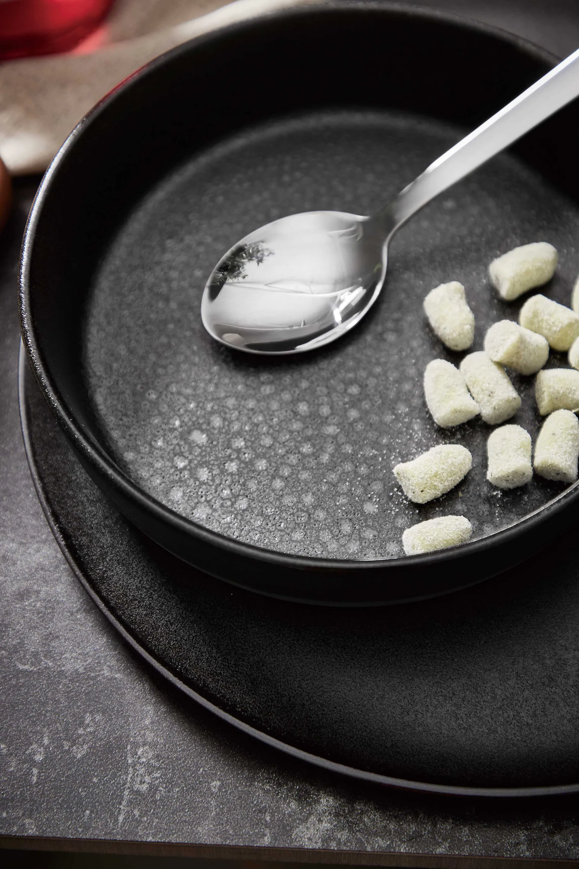 Plato para sopa Raw Ø19,4 cm, Titanium black Aida