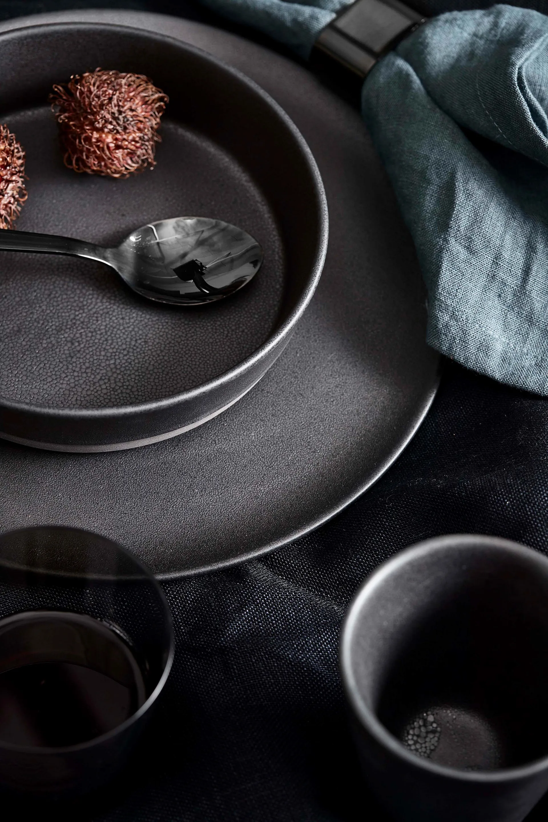 Plato para sopa Raw Ø19,4 cm, Titanium black Aida