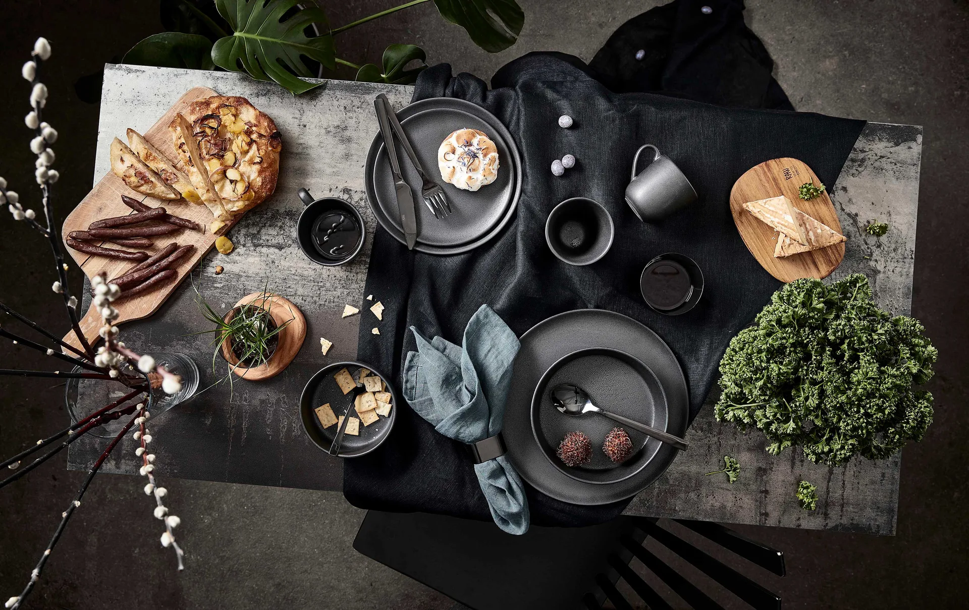 Plato Raw Ø20 cm, Titanium black Aida