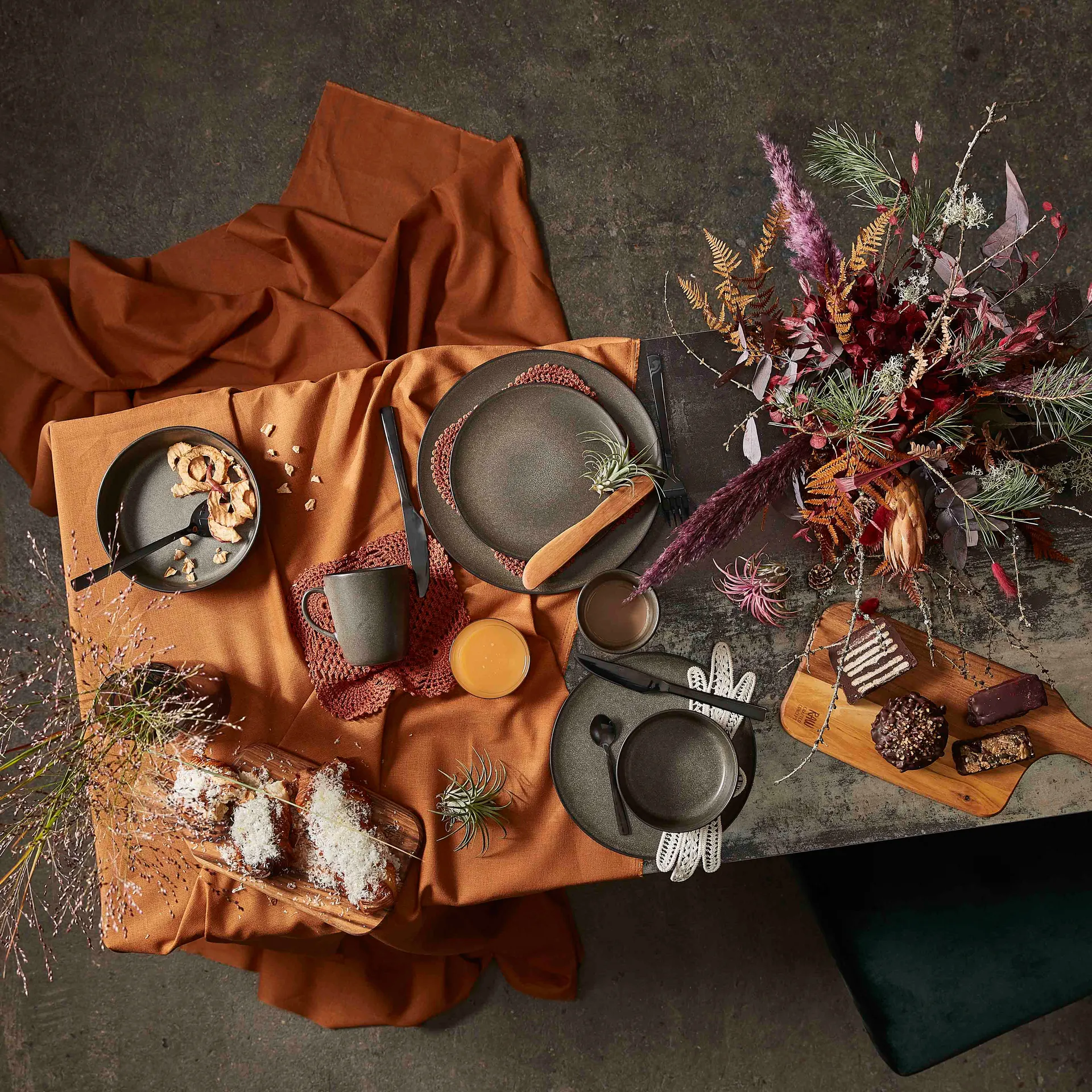 Plato Raw Ø23 cm, Forest brown Aida