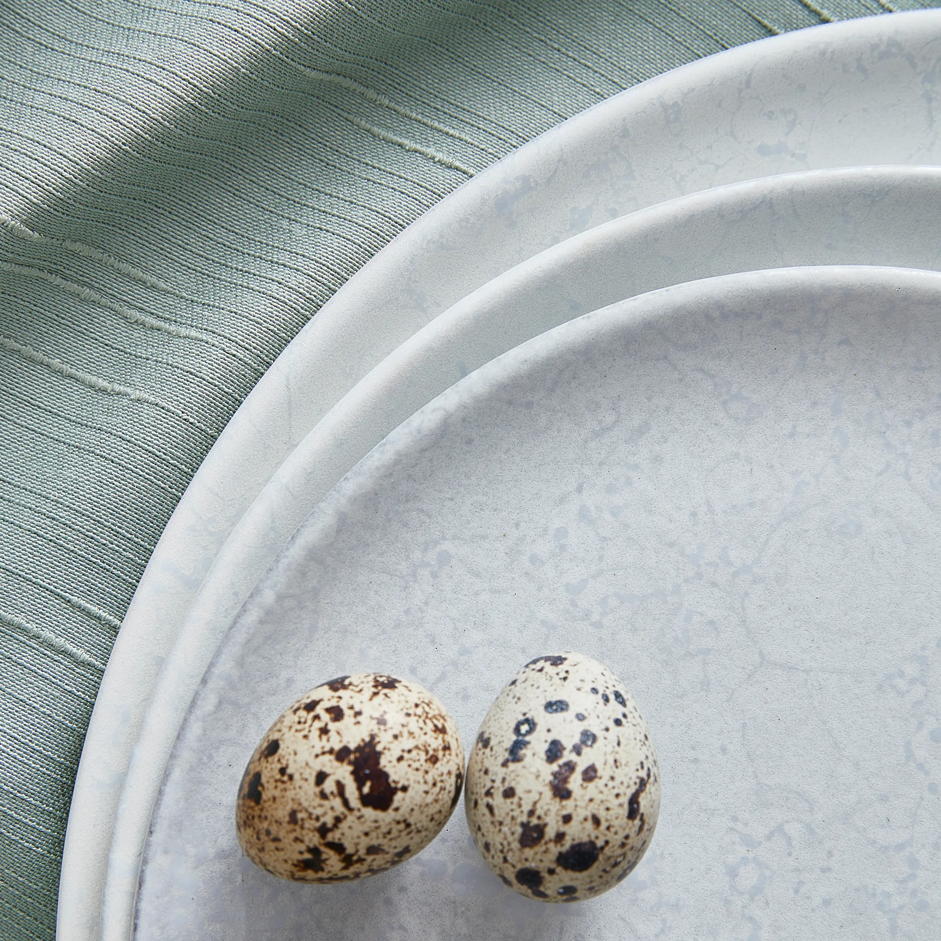 Plato Raw Ø28 cm, Arctic white Aida