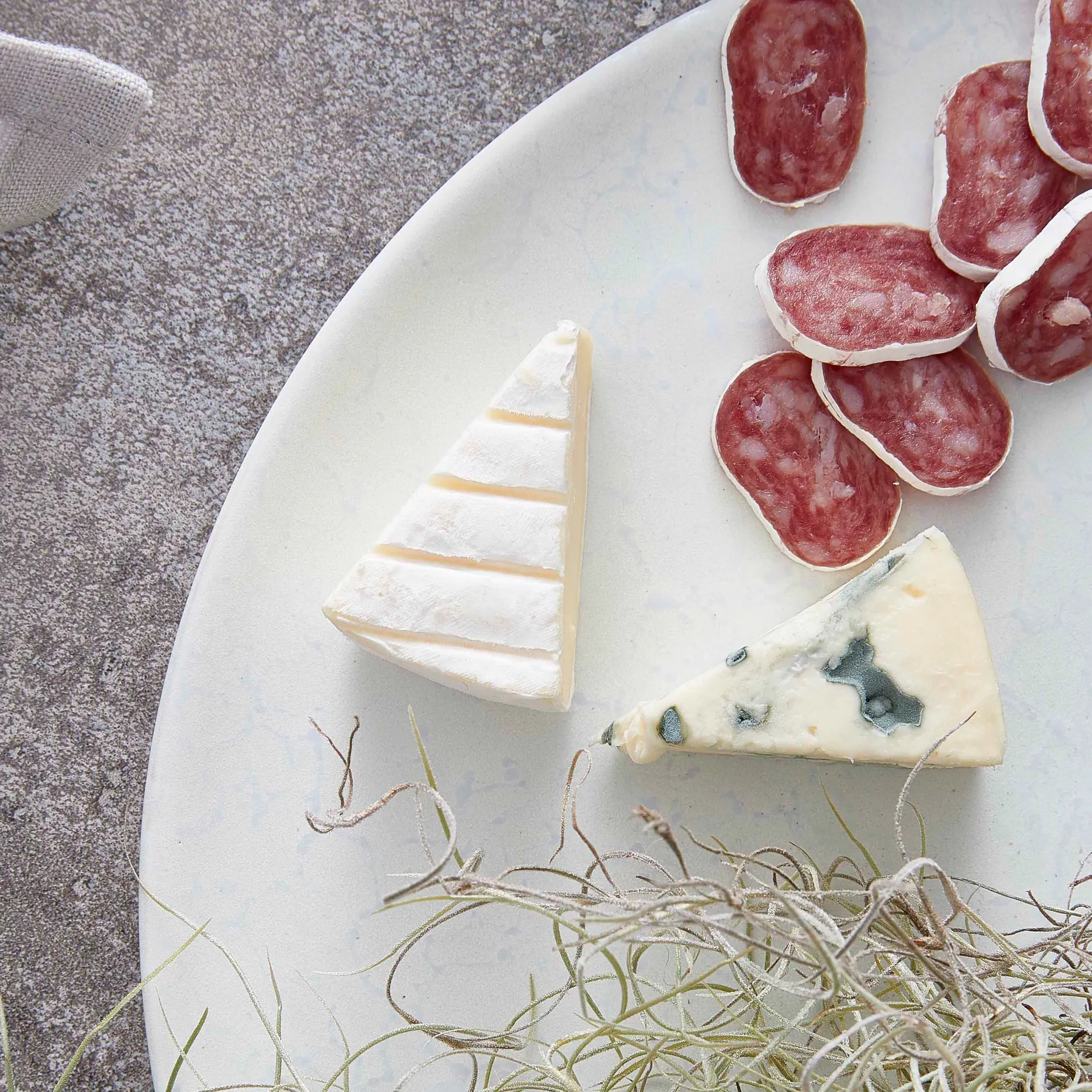 Plato Raw Ø28 cm, Arctic white Aida