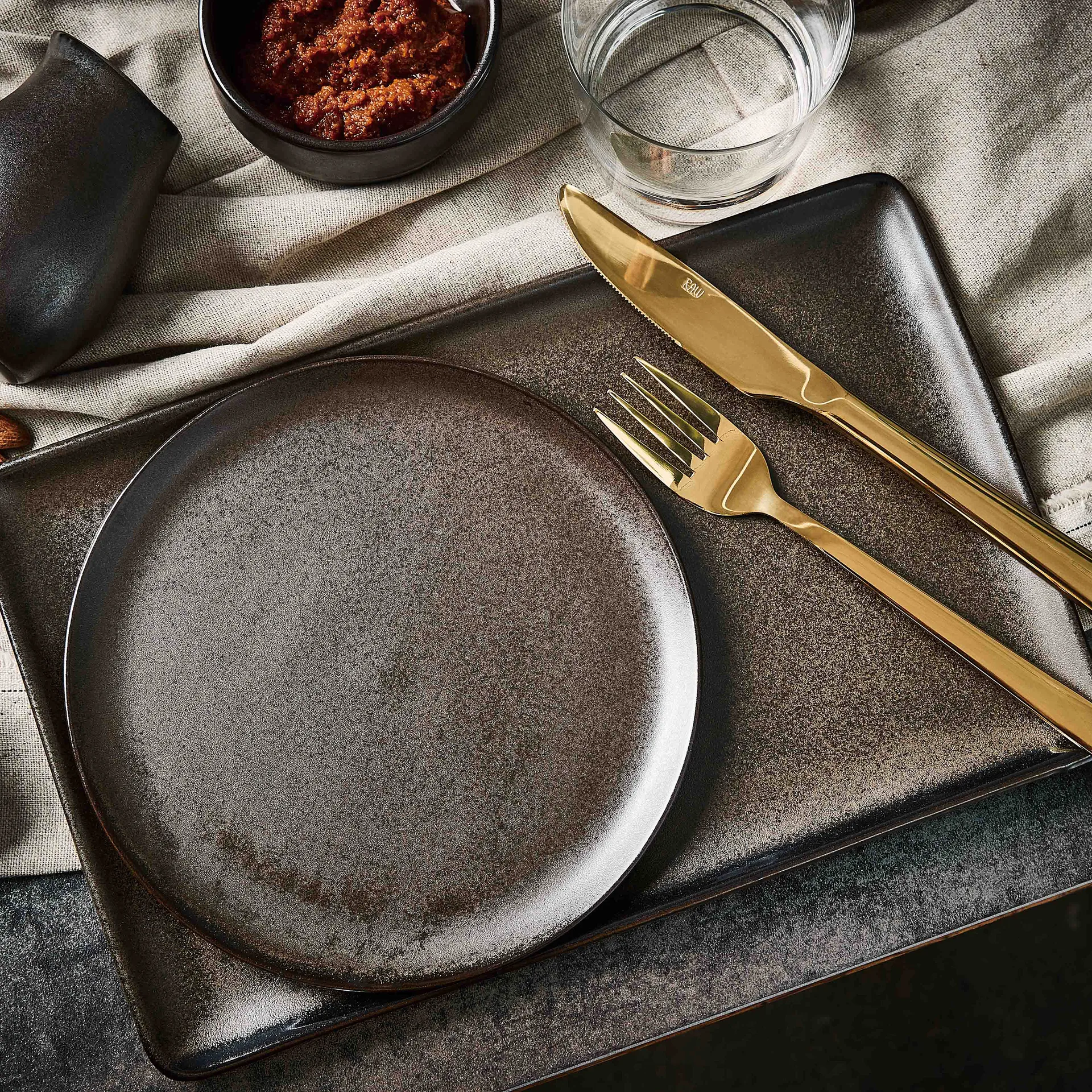 Plato Raw 31,5x20 cm, Metallic brown Aida