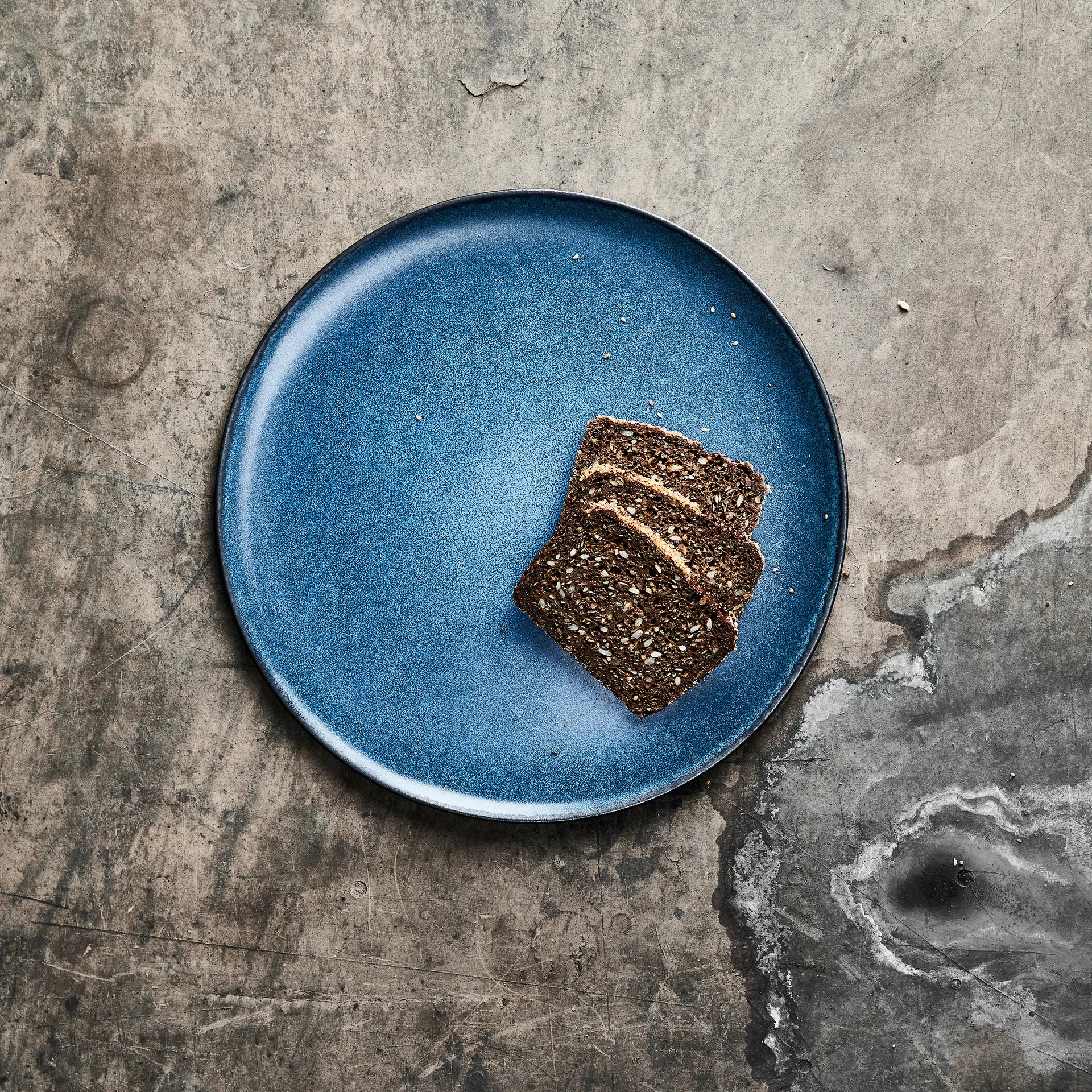 Plato Raw Ø34 cm, Midnight blue Aida