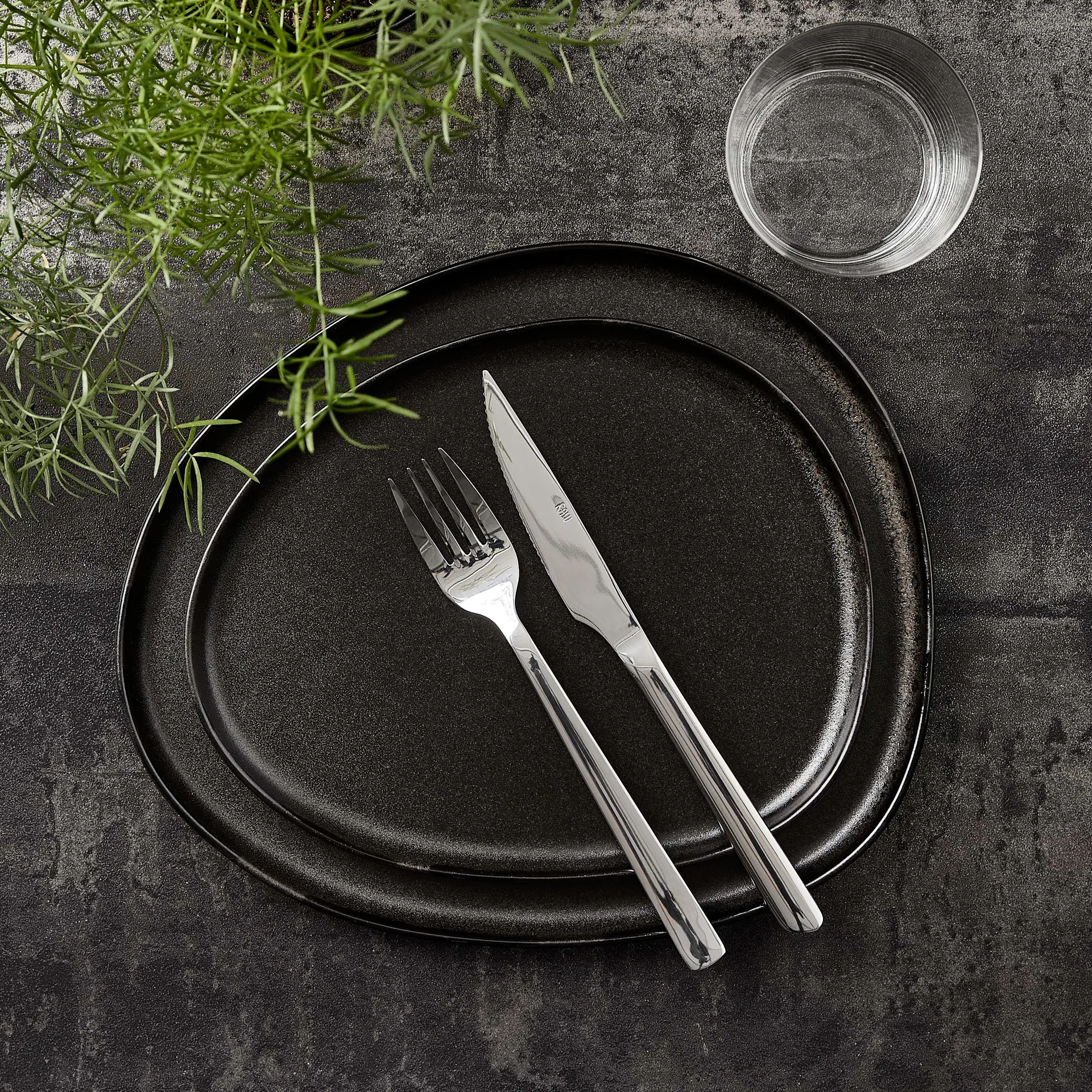 Plato Raw Organic 29x25 cm, Titanium Black Aida