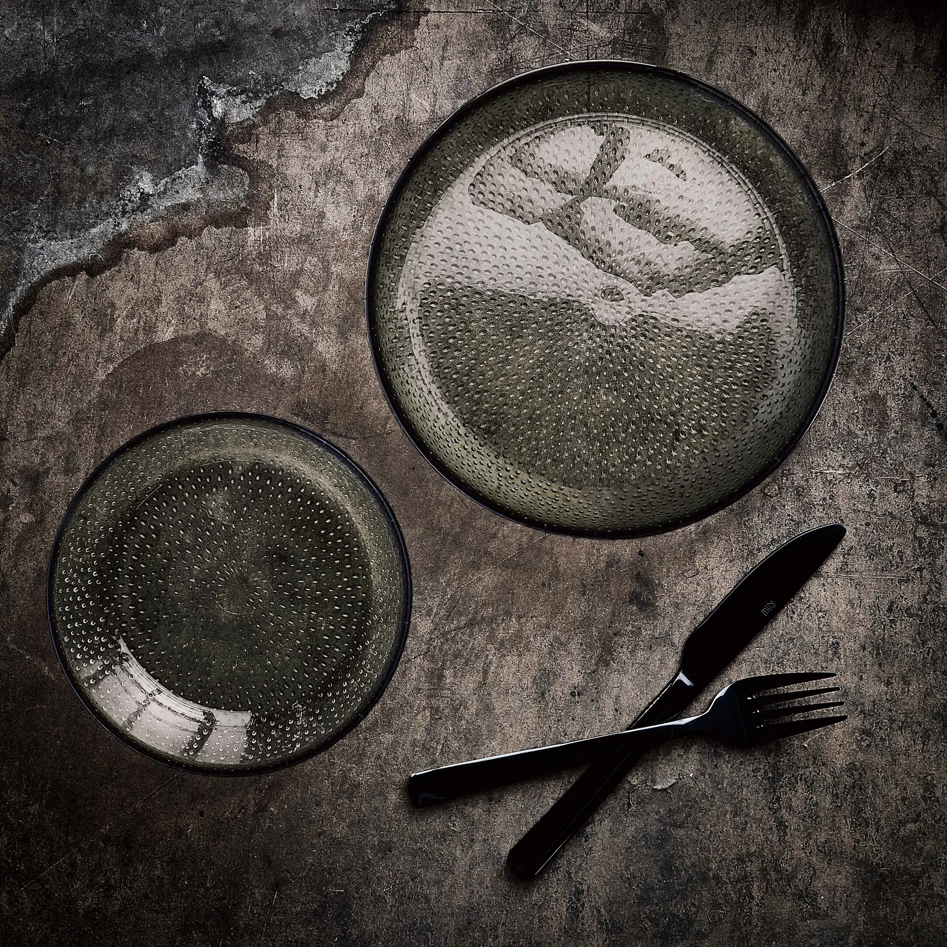 Raw Plato de vidrio Ø27 cm, Smoke Aida