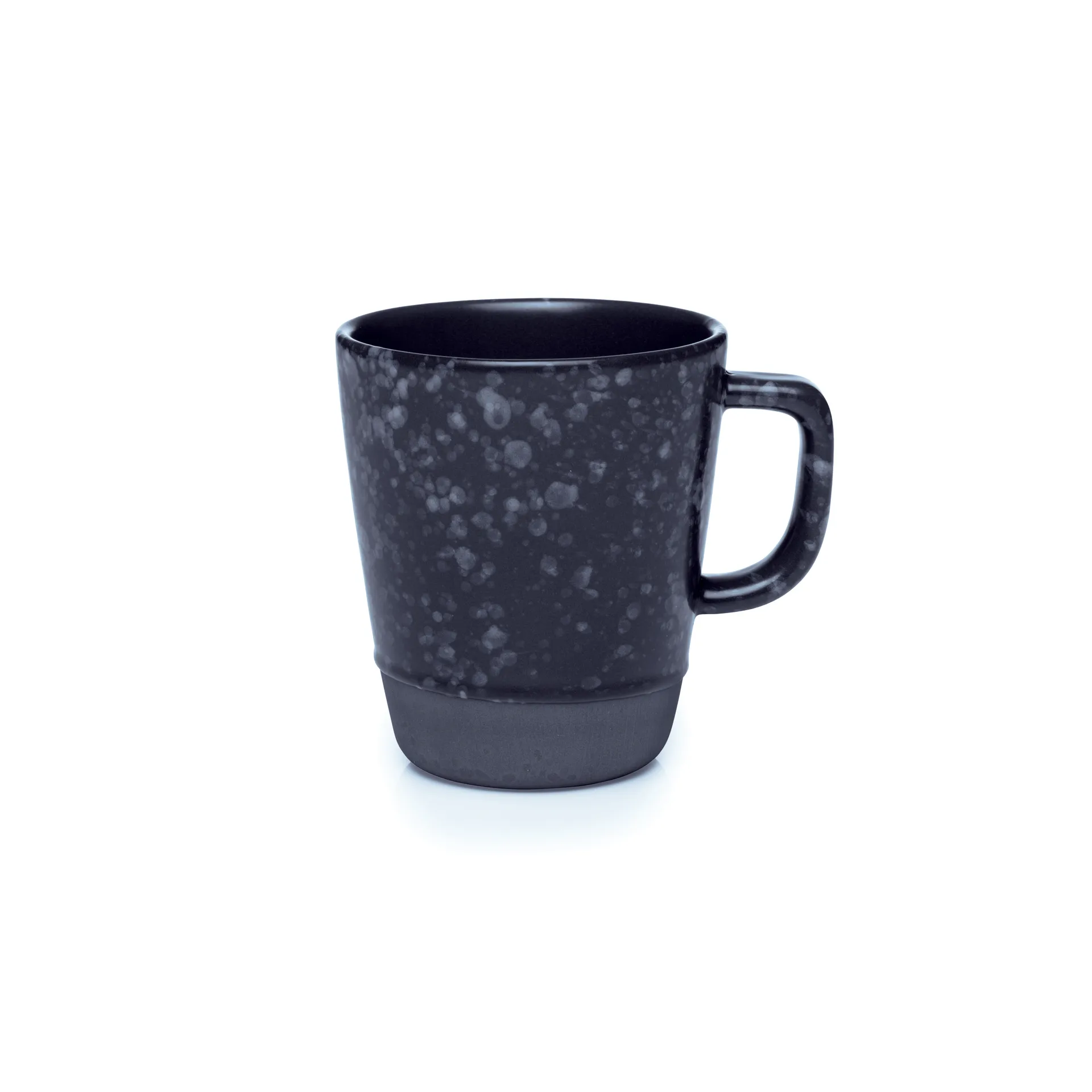 Taza con asa Raw 30 cl, negro con puntos Aida
