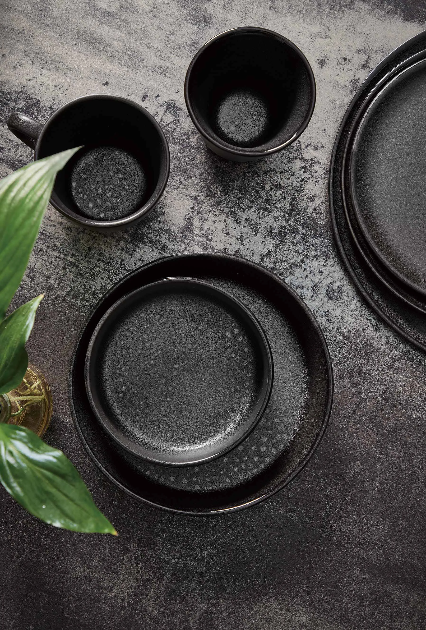 Taza con asa Raw 35 cl, Titanium black Aida