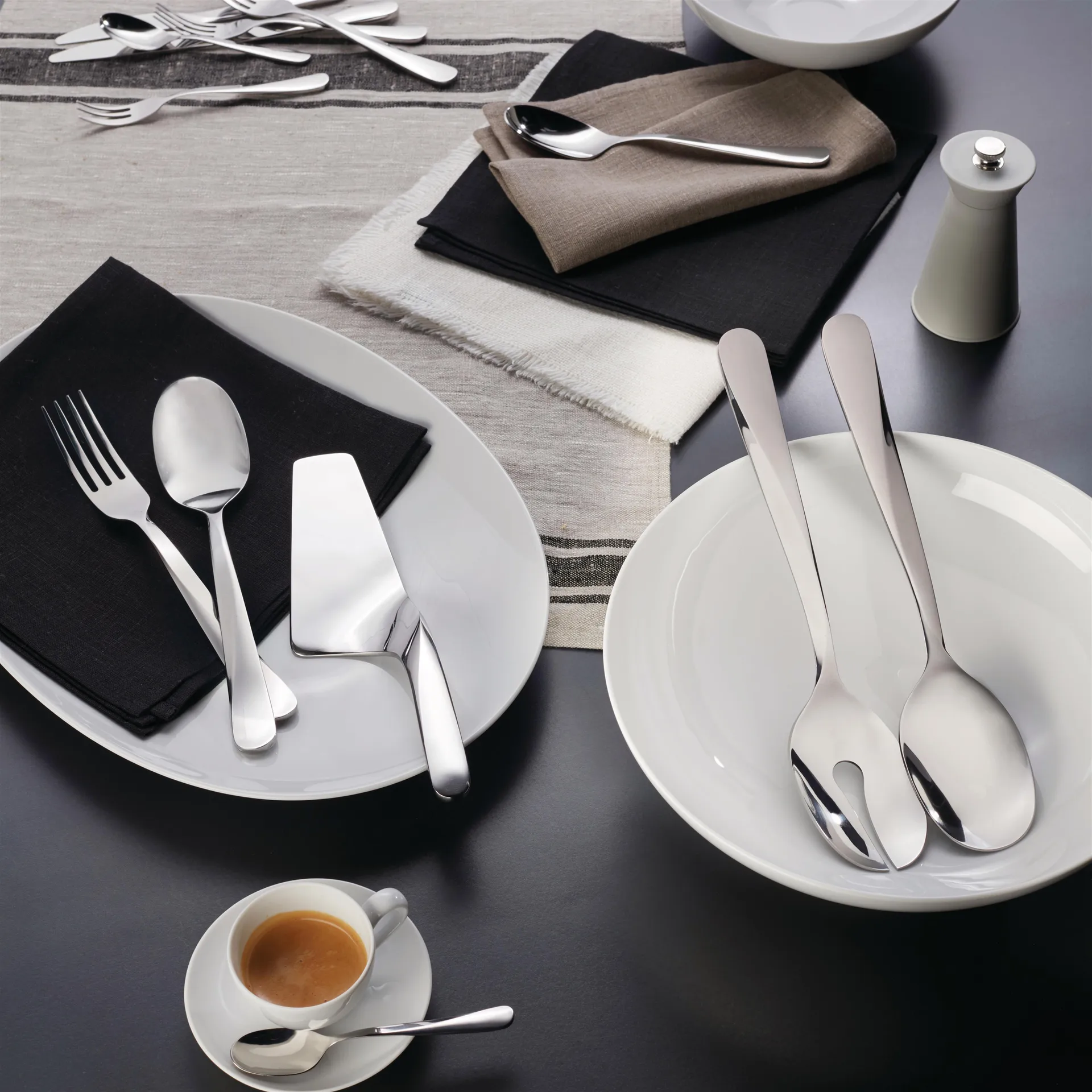Cuchillo de mesa Giro, Acero inoxidable Alessi