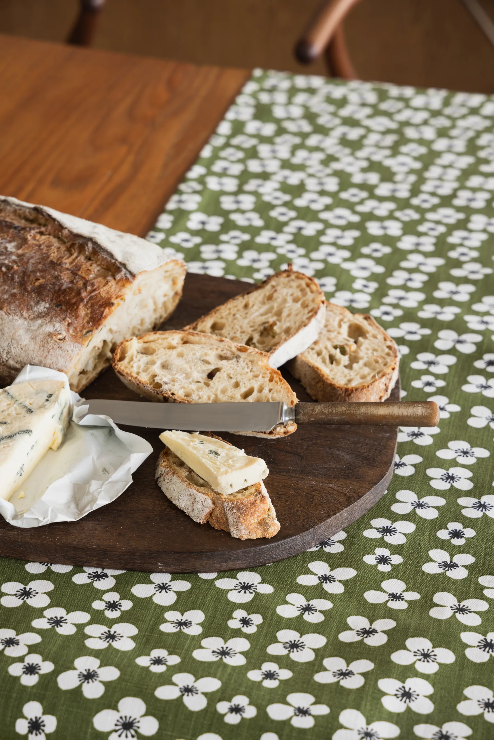 Camino de mesa Belle Amie , Verde oscuro, 45x150 cm Almedahls