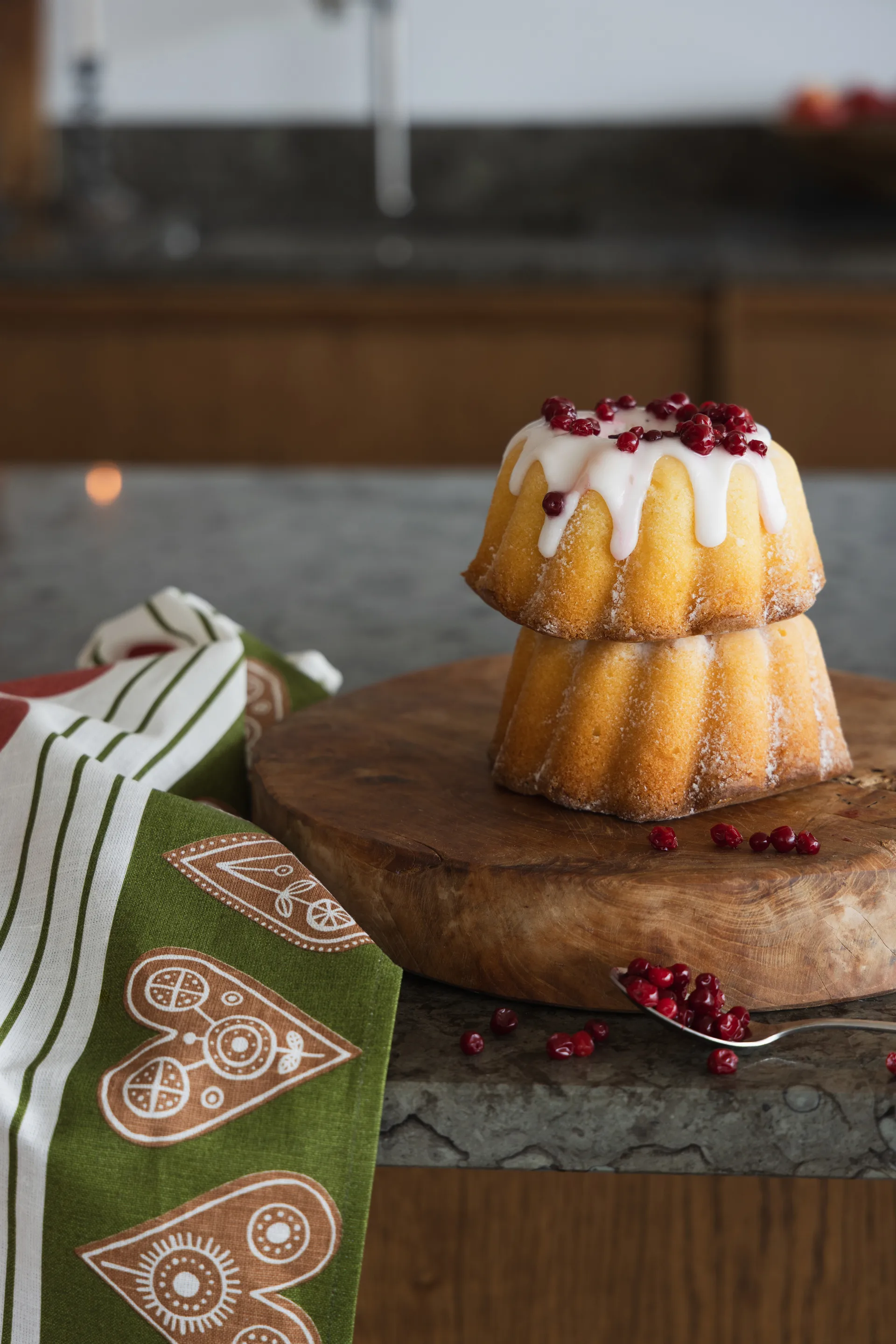 Paño de cocina Frukt och kaka 47x70 cm, Rojo-verde Almedahls