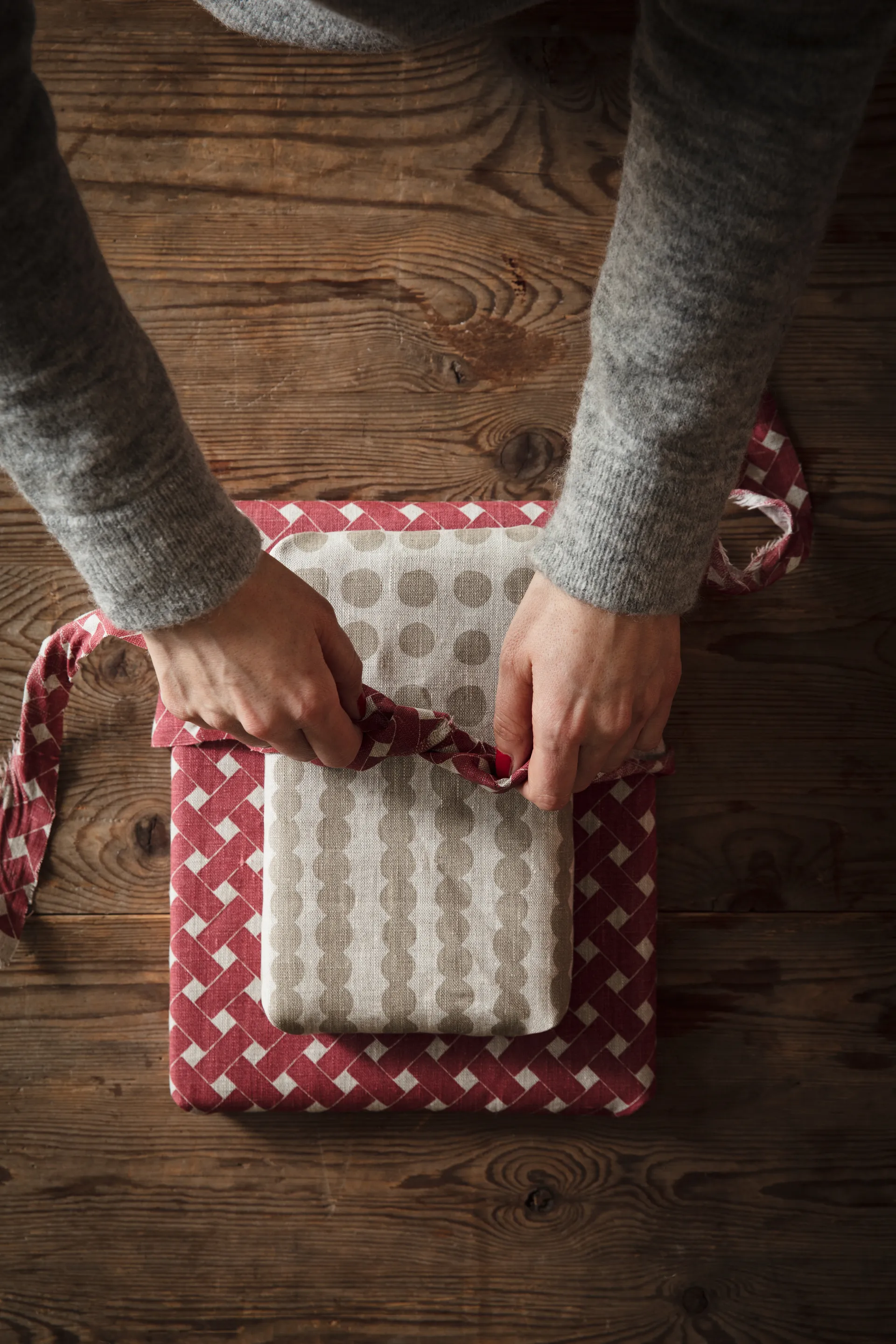 Tela Korg, Rojo Almedahls