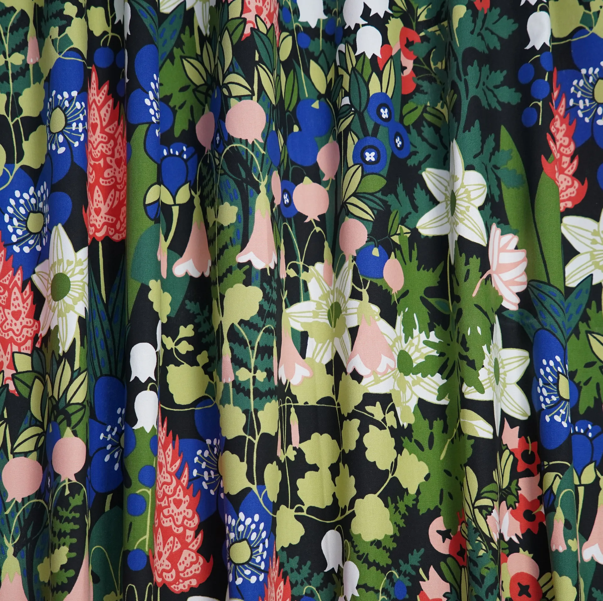 Tela Skogen, Negro-verde-rosa Almedahls