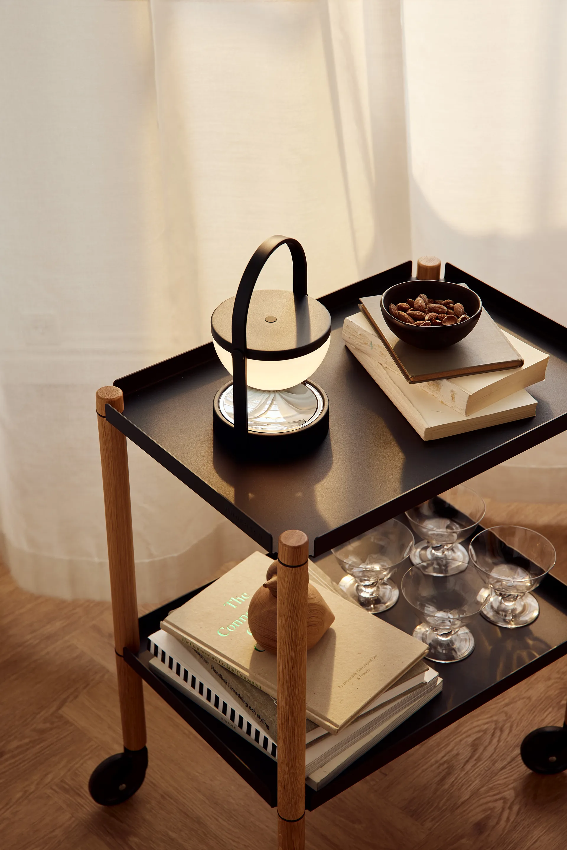 Mesa Connect, Roble aceitado, metal negro Andersen Furniture