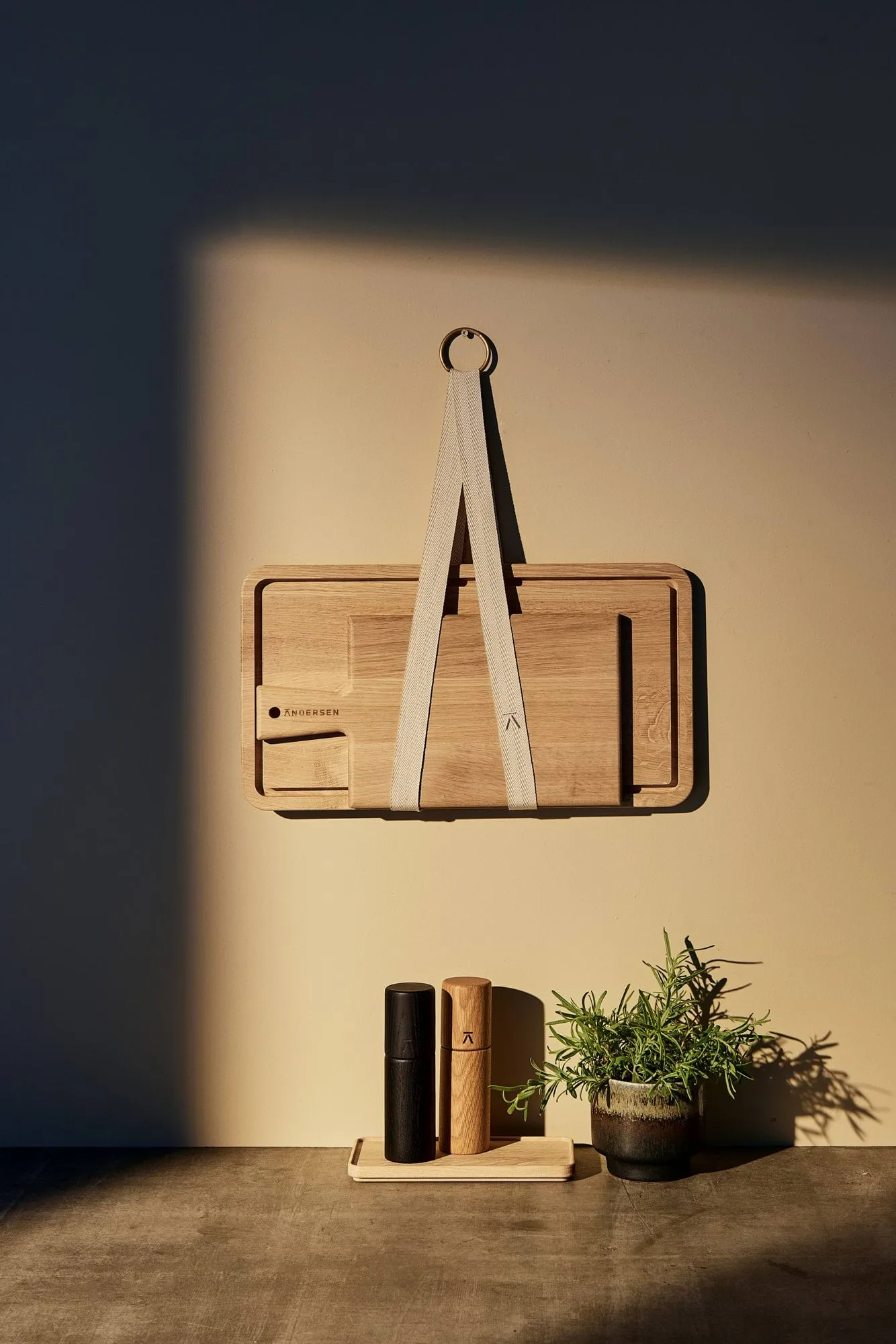 Portabandejas Andersen, Algodón y latón Andersen Furniture