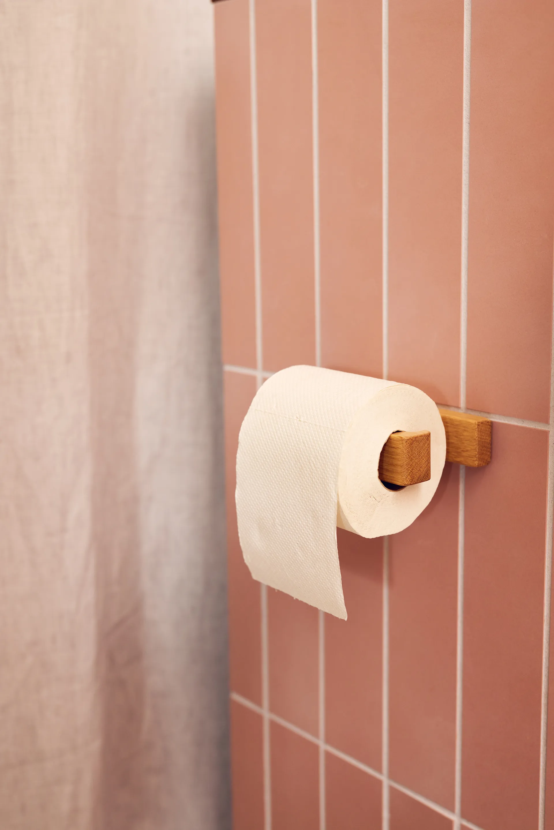 Portarrollos para papel higiénico Andersen, Lacquered oak Andersen Furniture