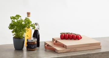 Tabla de cortar Andersen con asas de cuero Medium 24x30 cm - Oak - Andersen Furniture