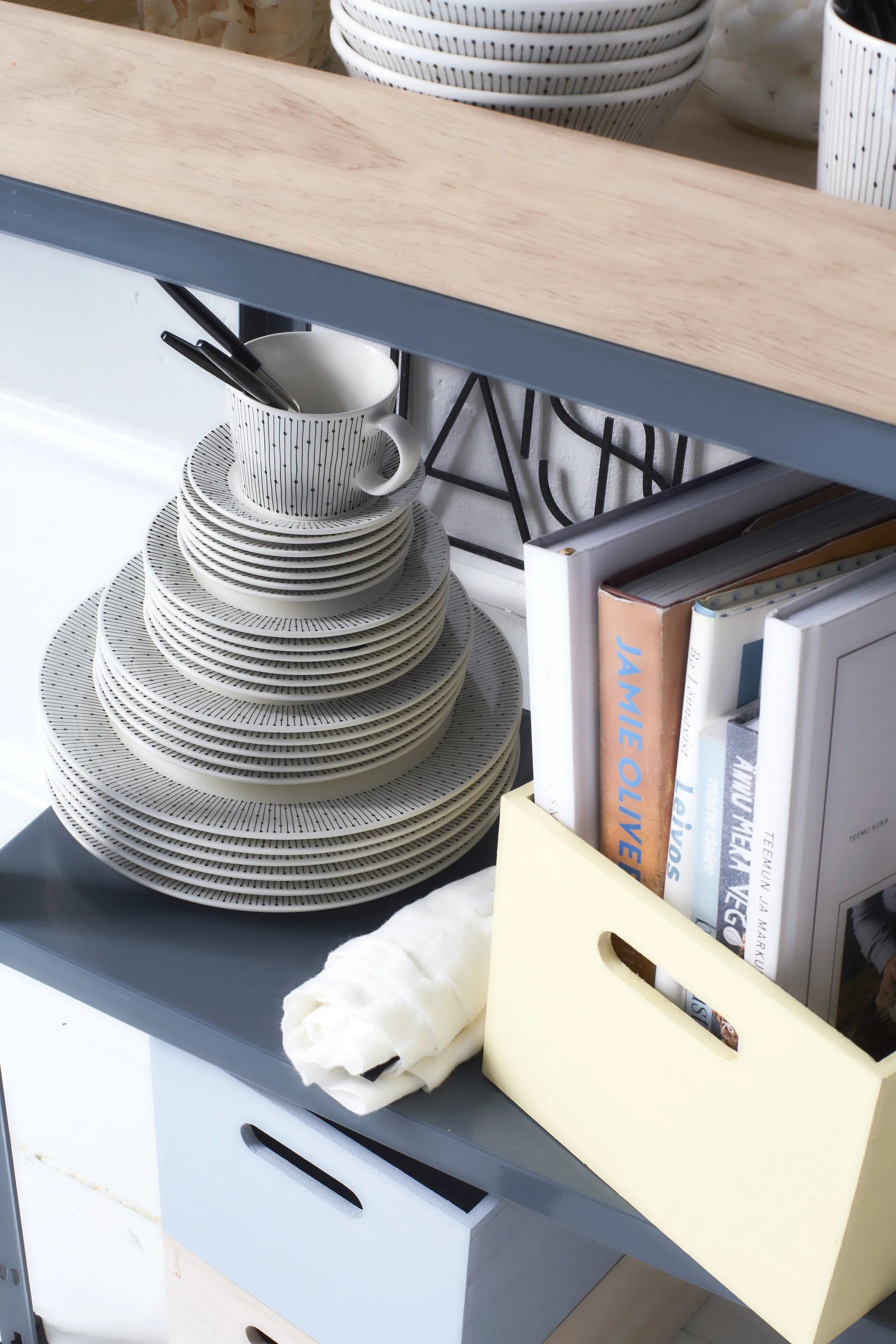 Plato Mainio Sarastus Ø19 cm, negro-blanco Arabia