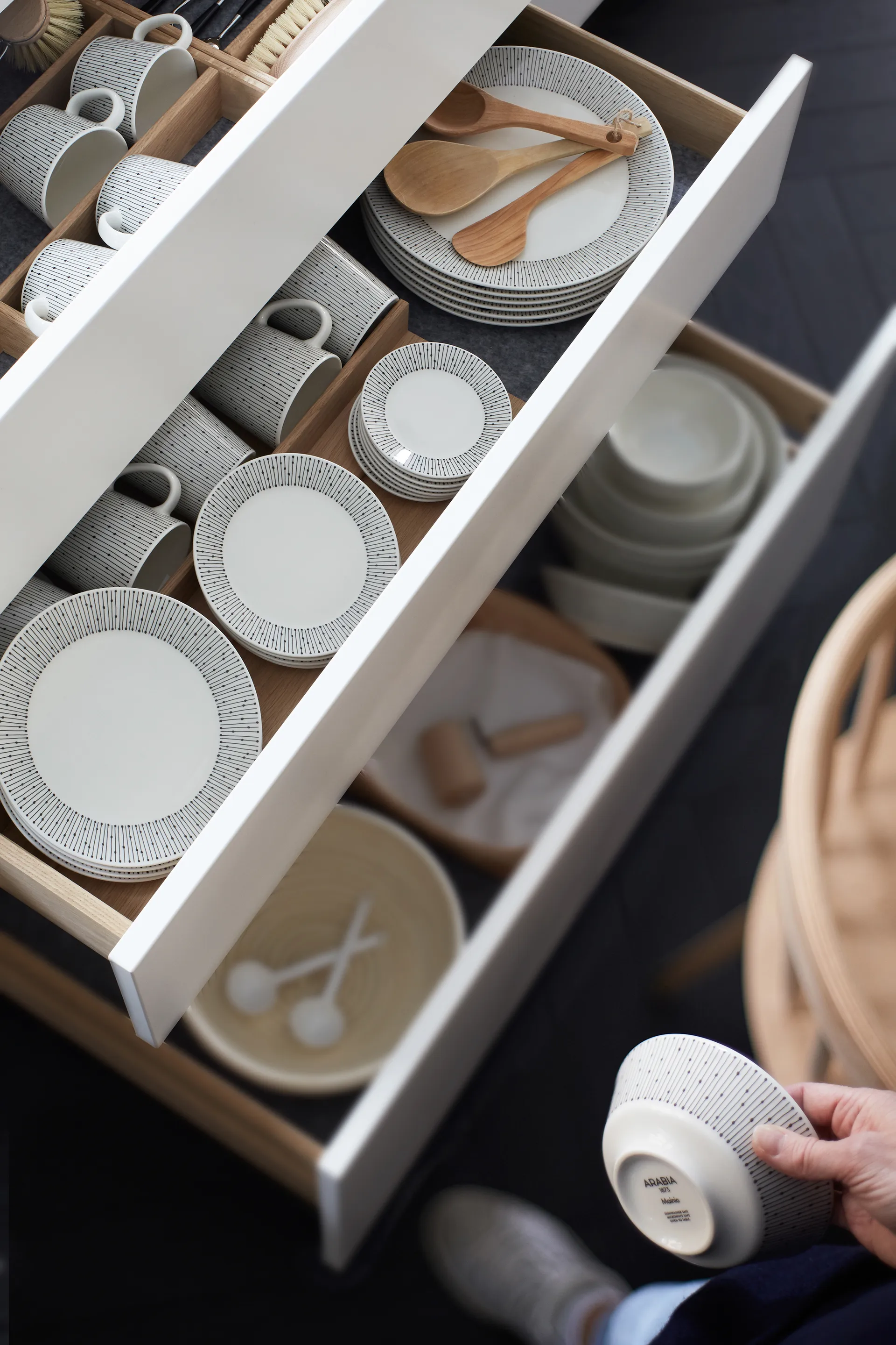 Plato Mainio Sarastus Ø25 cm, negro-blanco Arabia