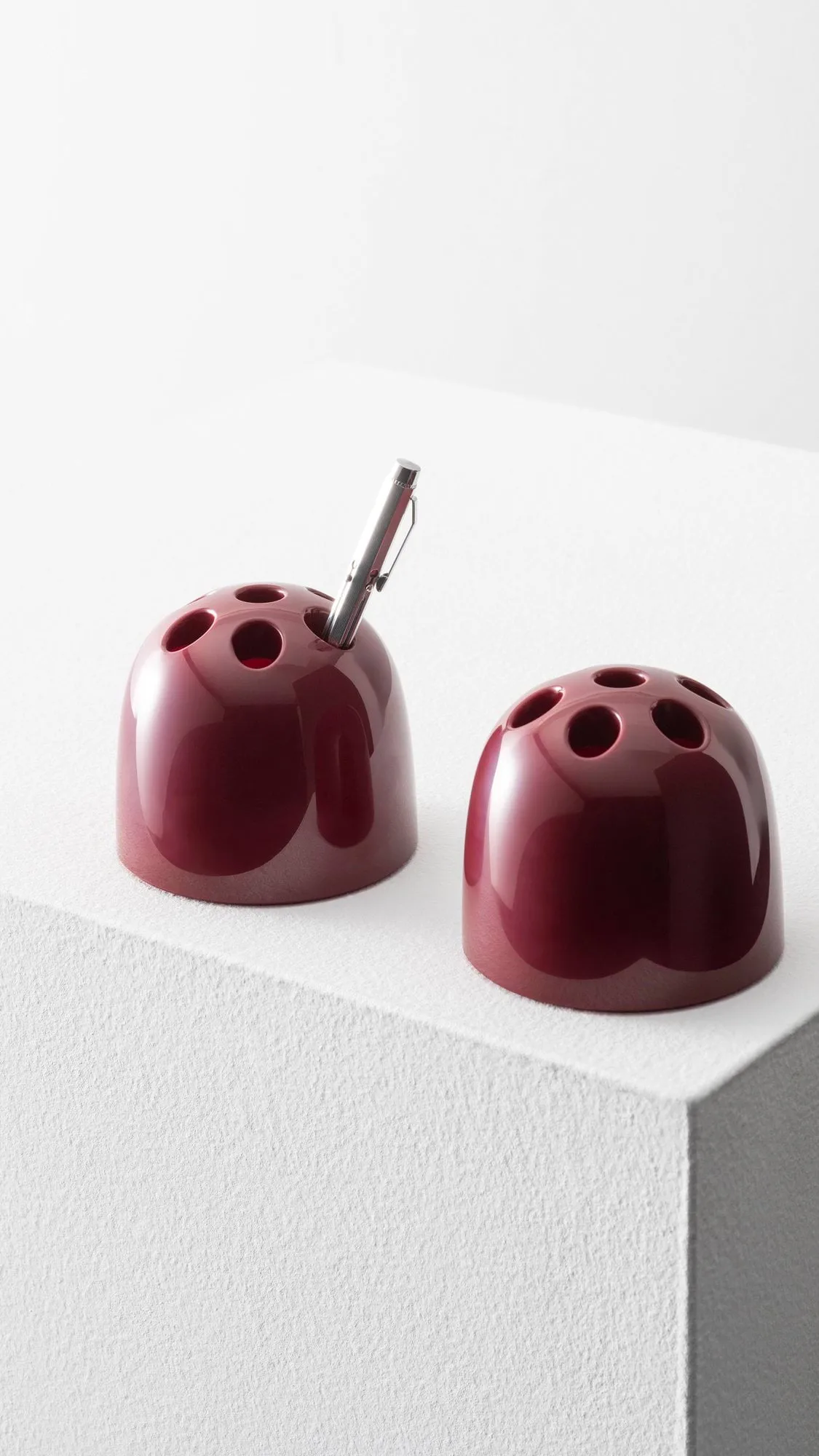 Dedalino portalápices, Rojo rubí Artemide