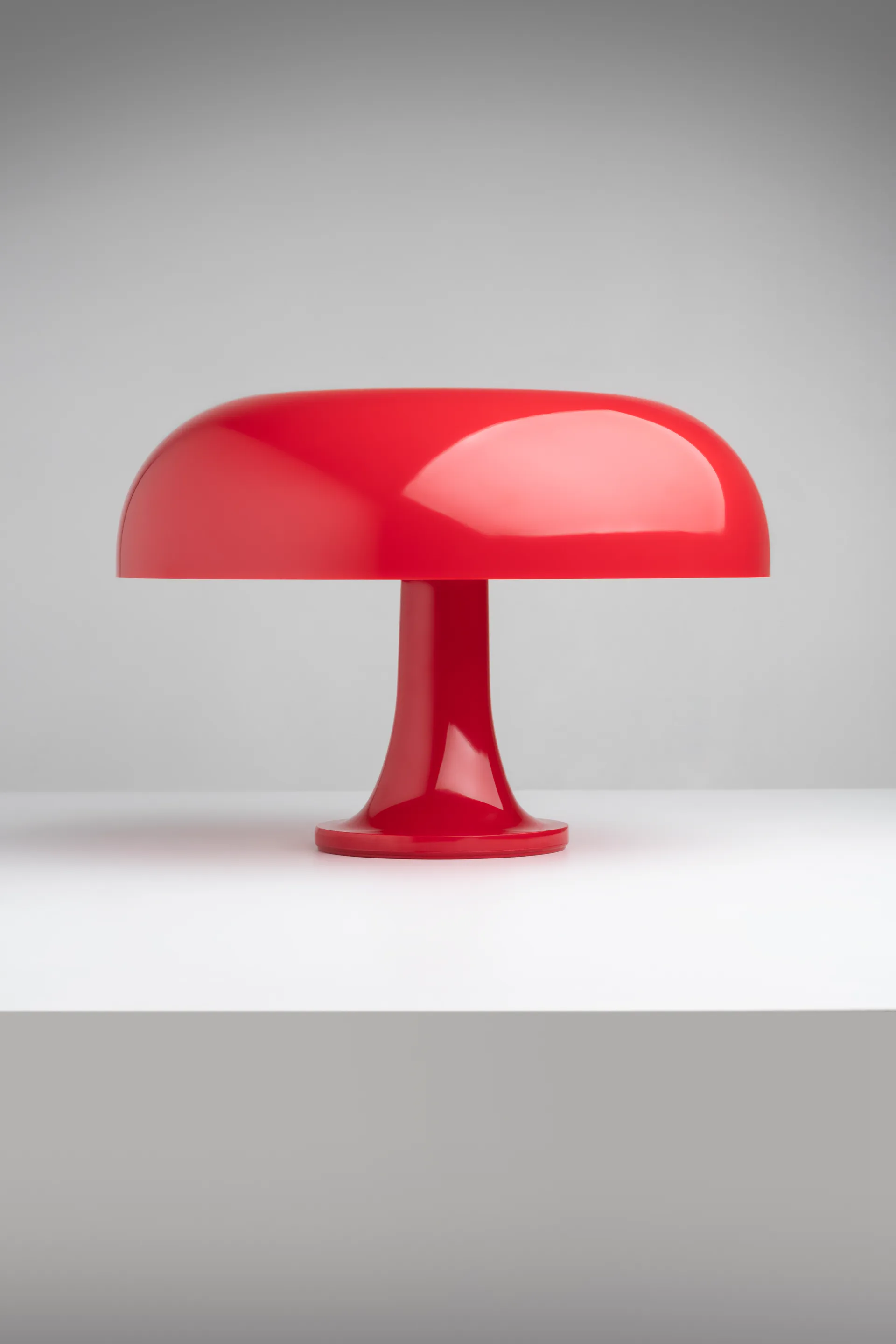Lámpara de mesa Nessino, Rojo Artemide
